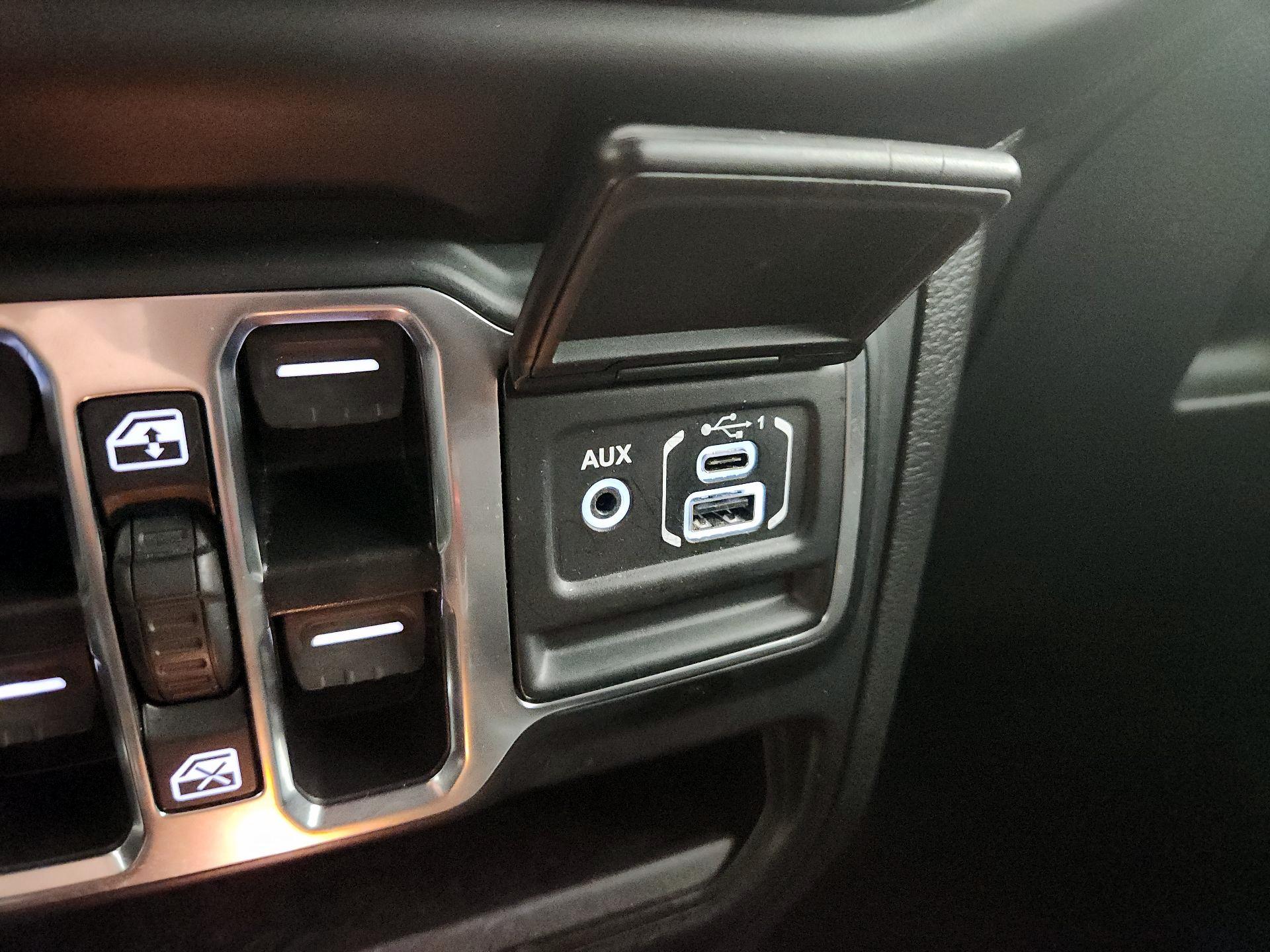 Thumbnail: 2022 Jeep Wrangler - 18