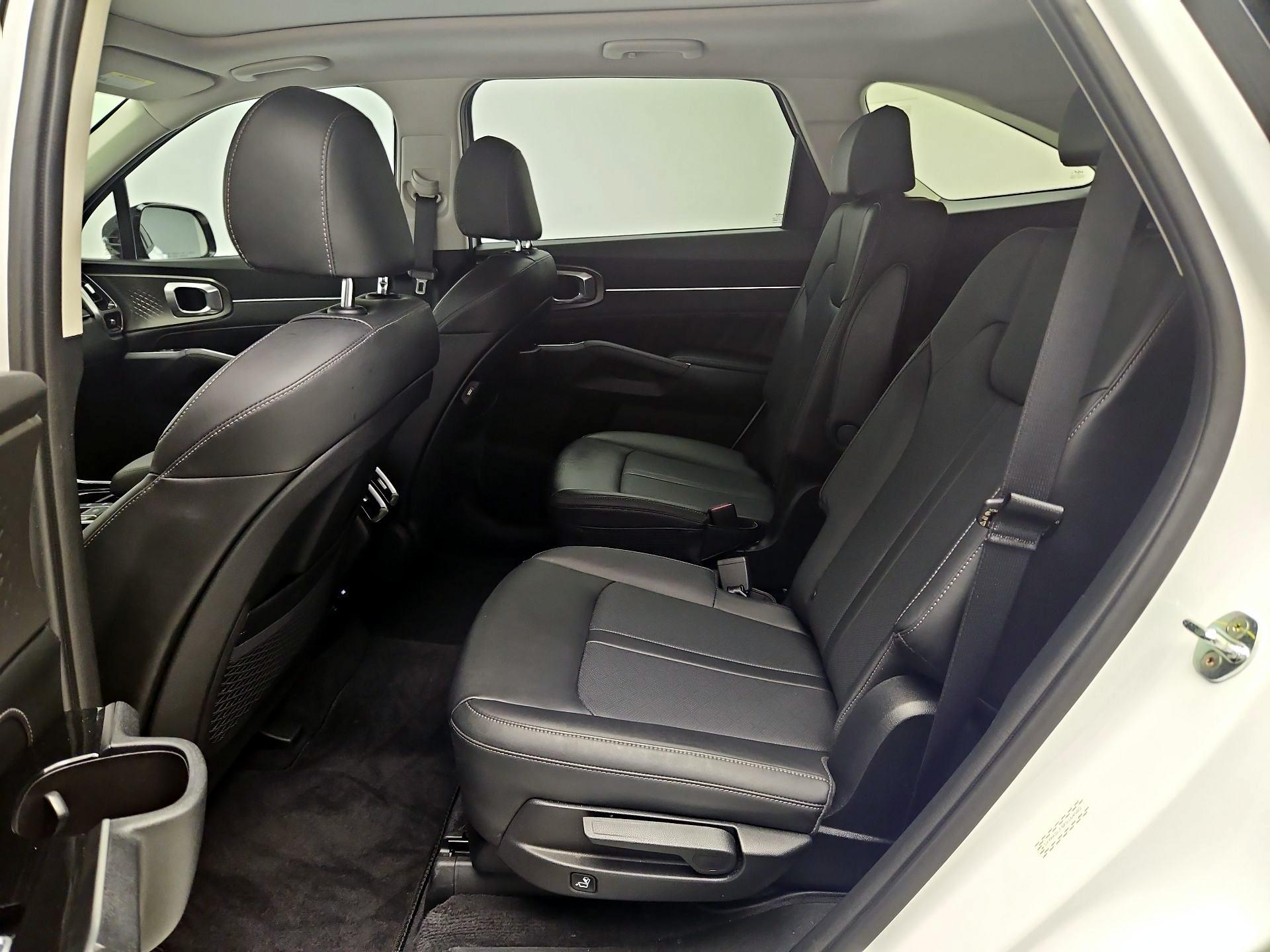 Thumbnail: 2023 Kia Sorento - 16