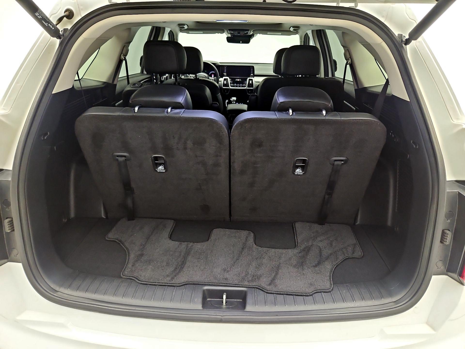 Thumbnail: 2023 Kia Sorento - 17