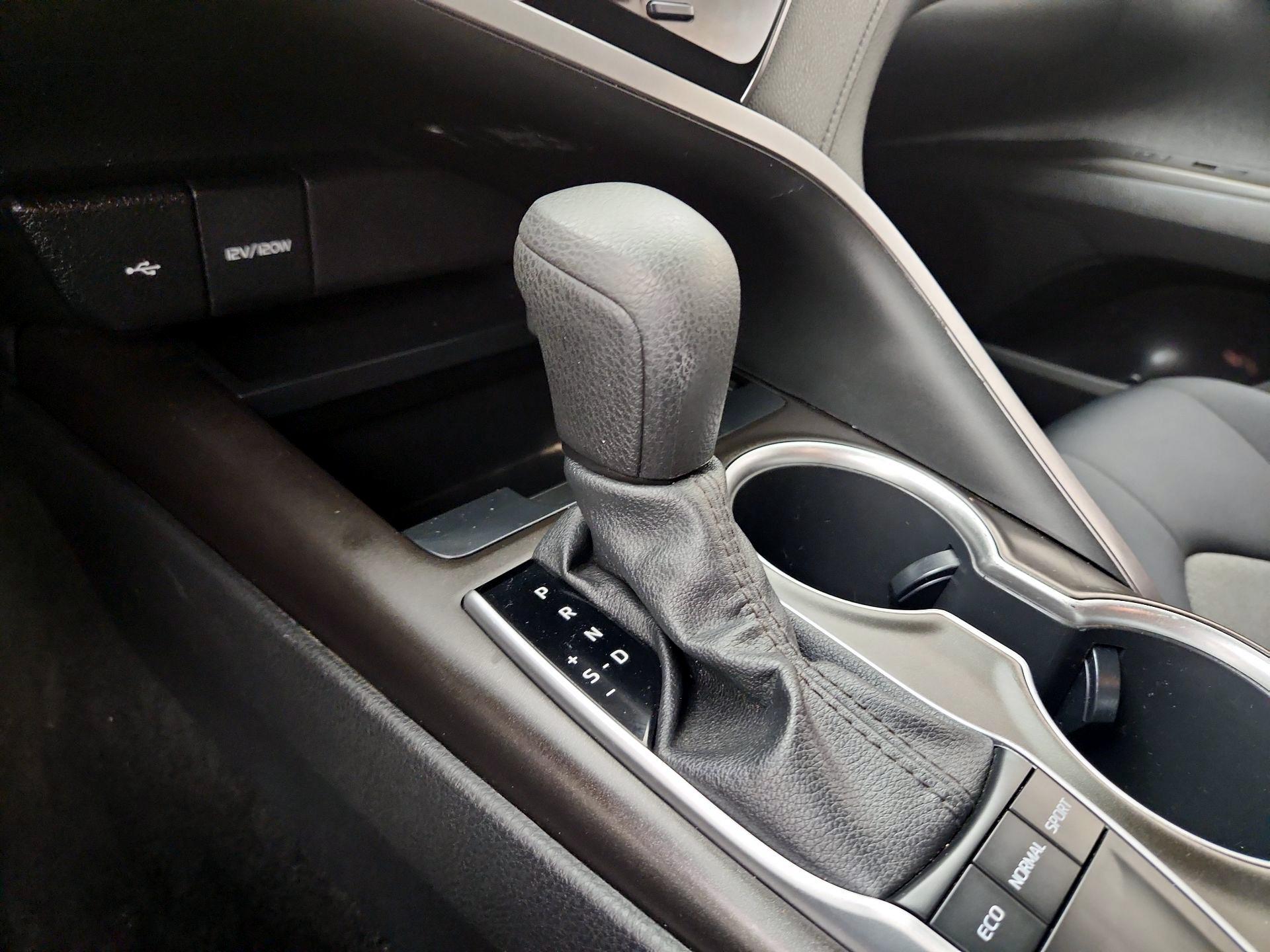 Thumbnail: 2022 Toyota Camry - 15