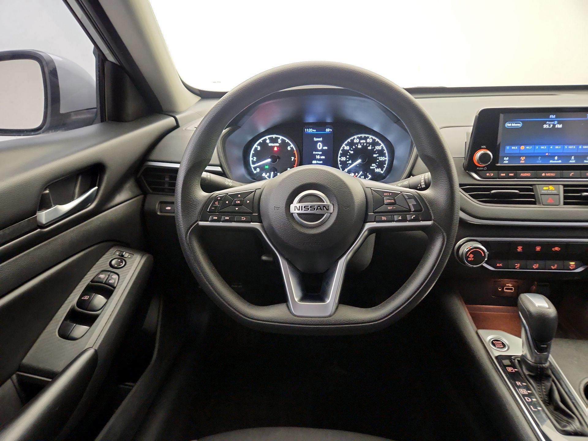 Thumbnail: 2022 Nissan Altima - 10