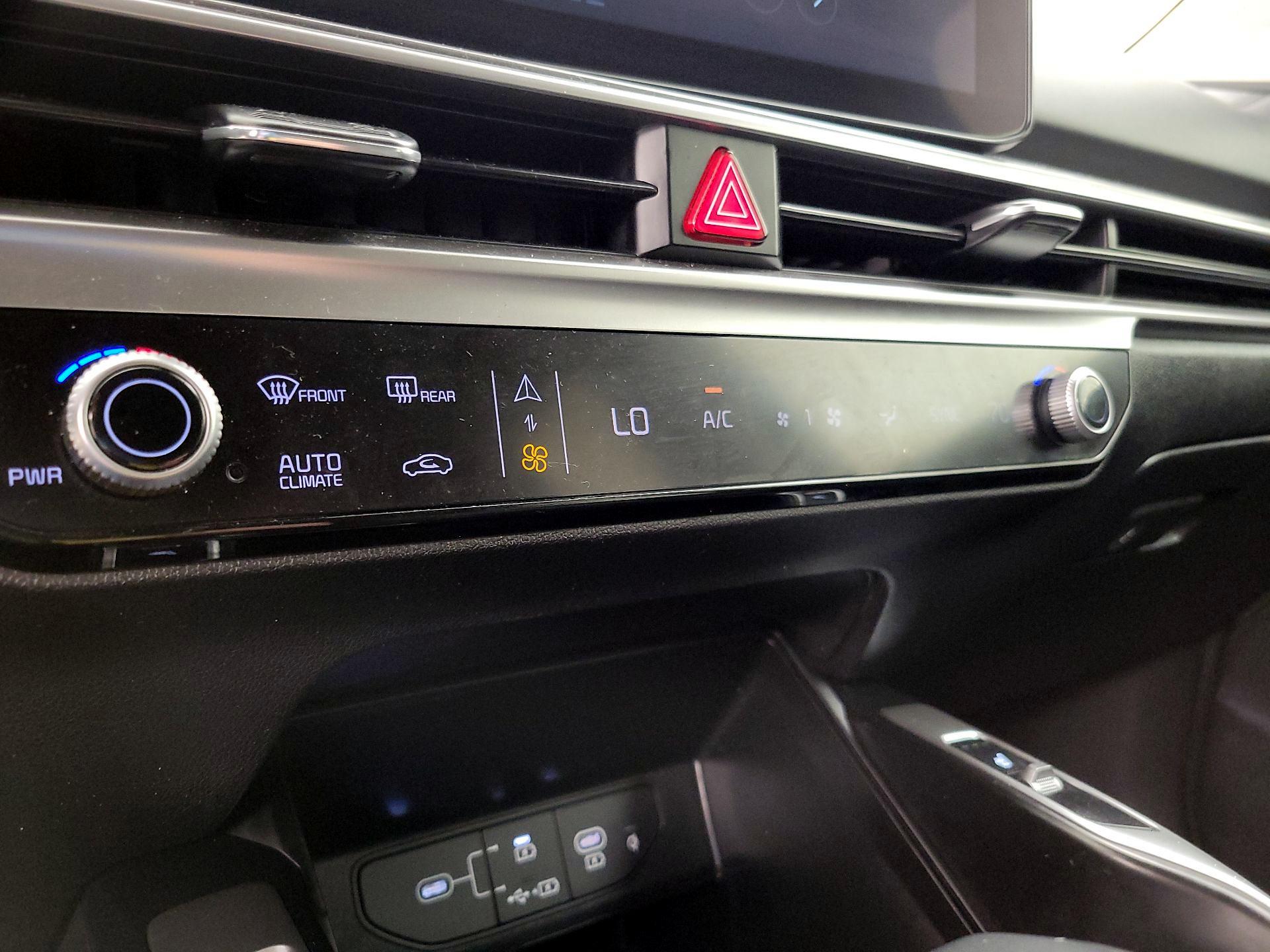 Thumbnail: 2024 Kia Sorento - 17