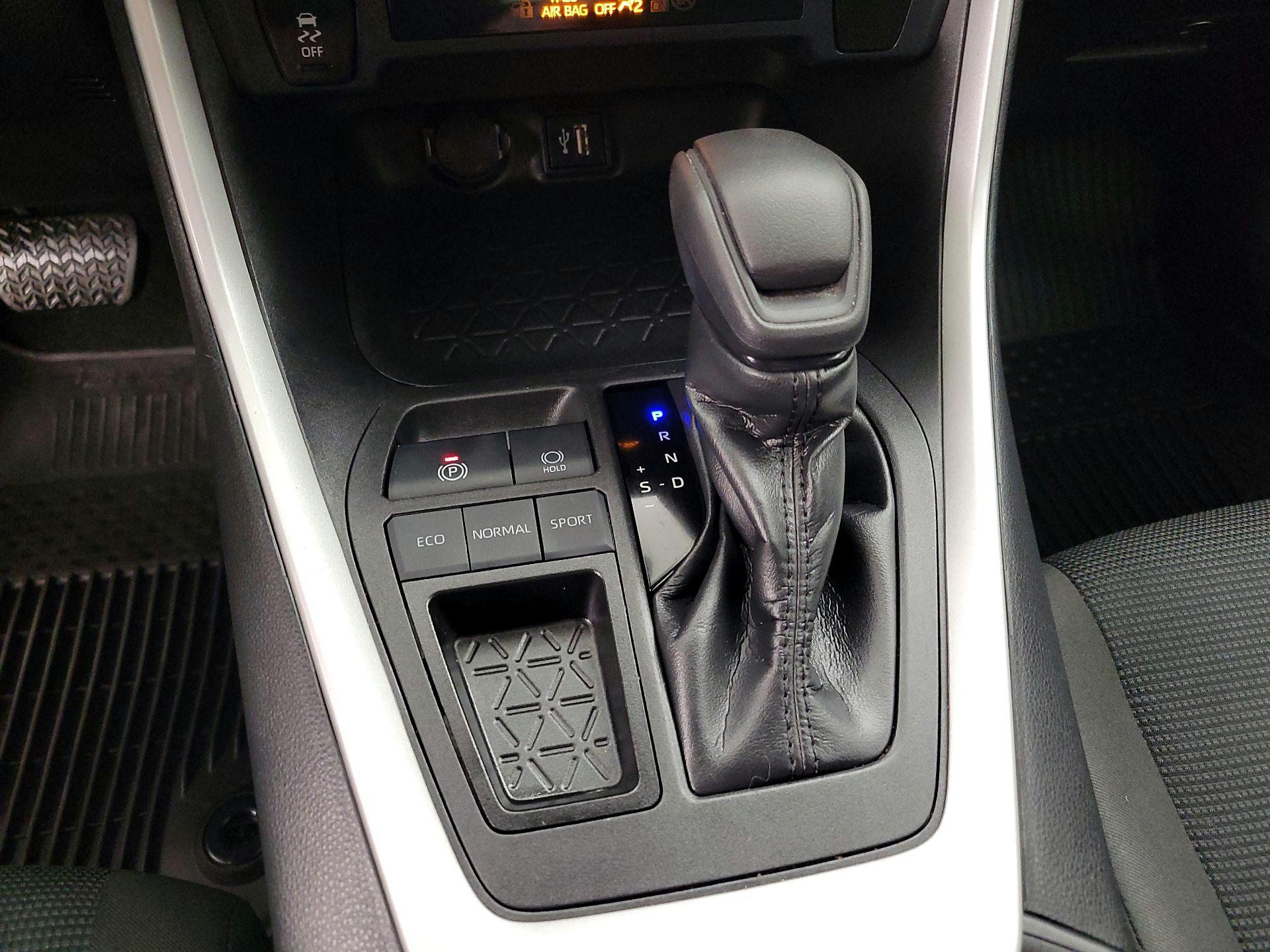 Thumbnail: 2023 Toyota RAV4 - 17