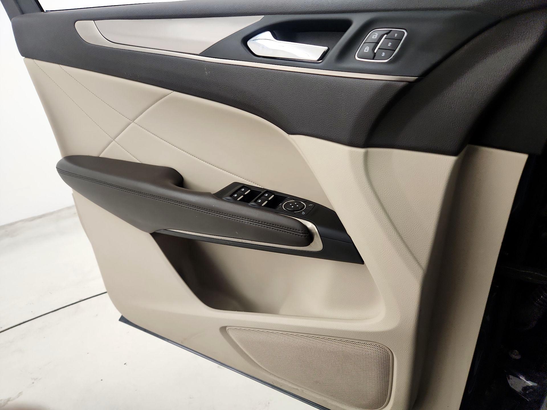 Thumbnail: 2019 Lincoln MKC - 12