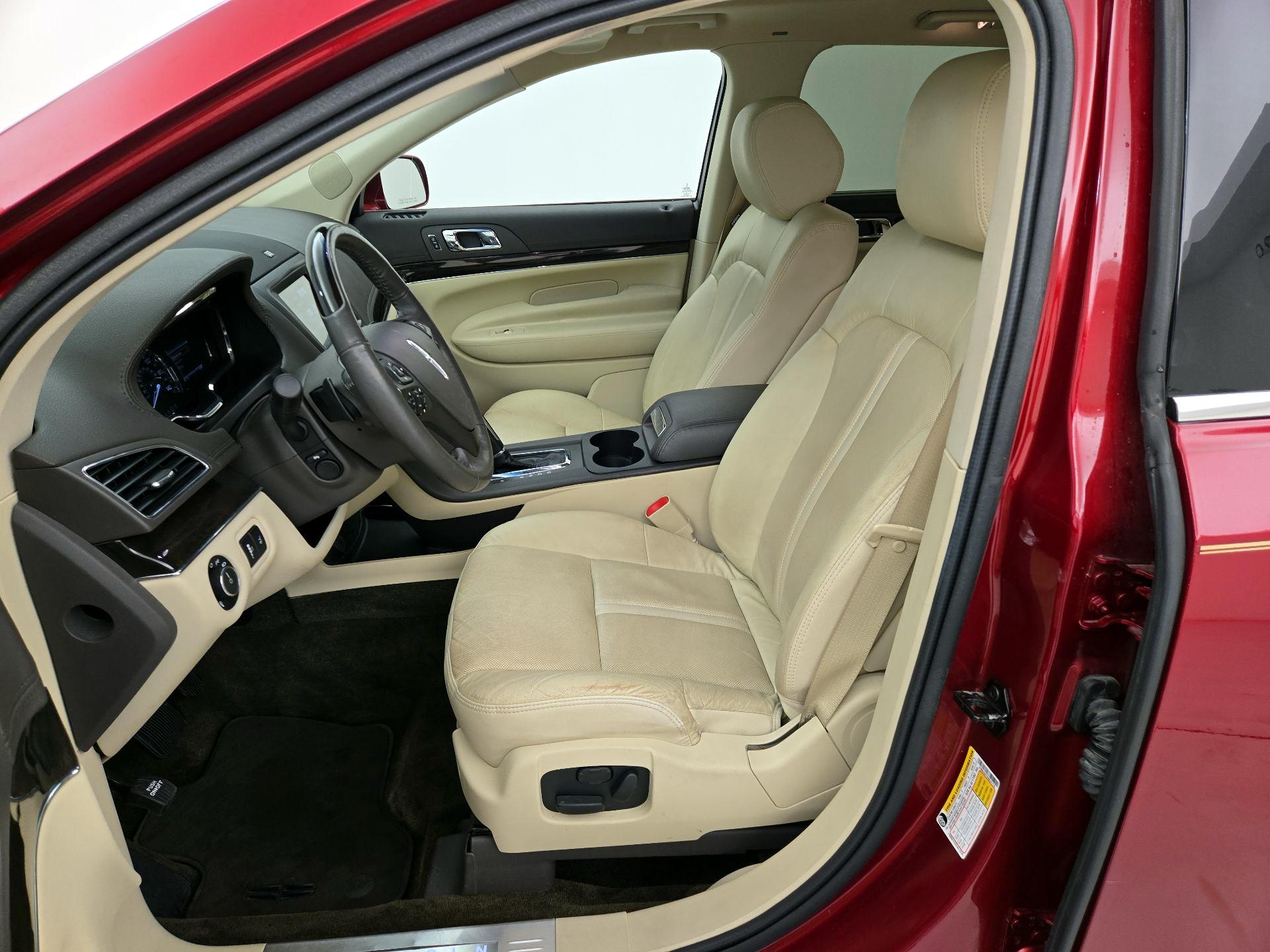 Thumbnail: 2016 Lincoln MKT - 11