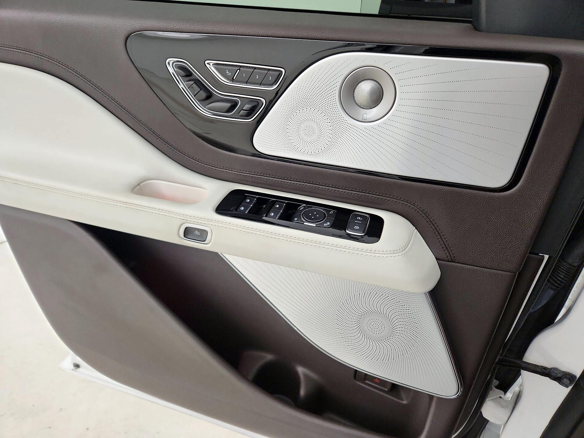 Thumbnail: 2023 Lincoln Aviator - 12