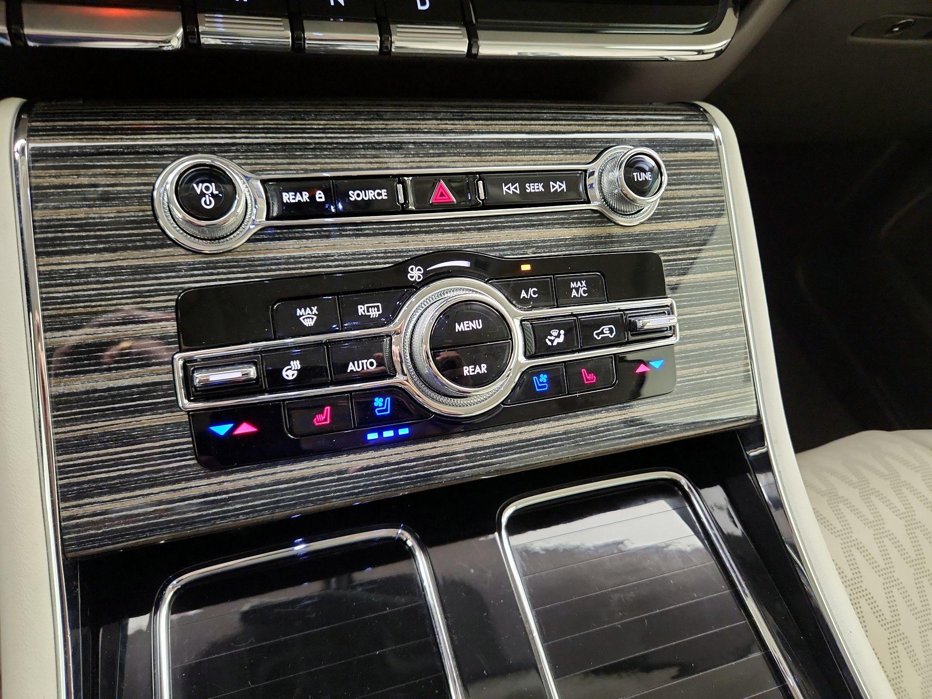 Thumbnail: 2023 Lincoln Aviator - 17