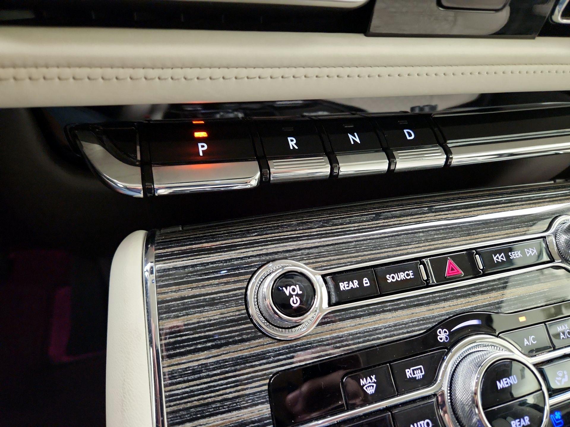 Thumbnail: 2023 Lincoln Aviator - 18