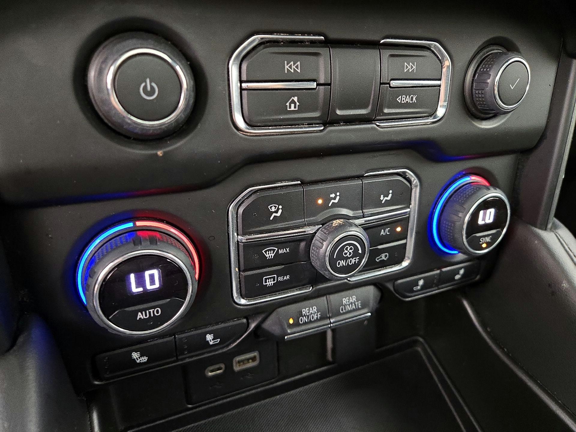 Thumbnail: 2022 Chevrolet Suburban - 16