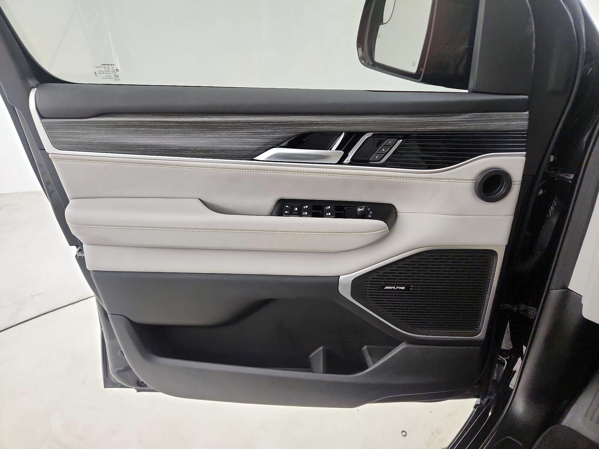 Thumbnail: 2023 Jeep Wagoneer - 12