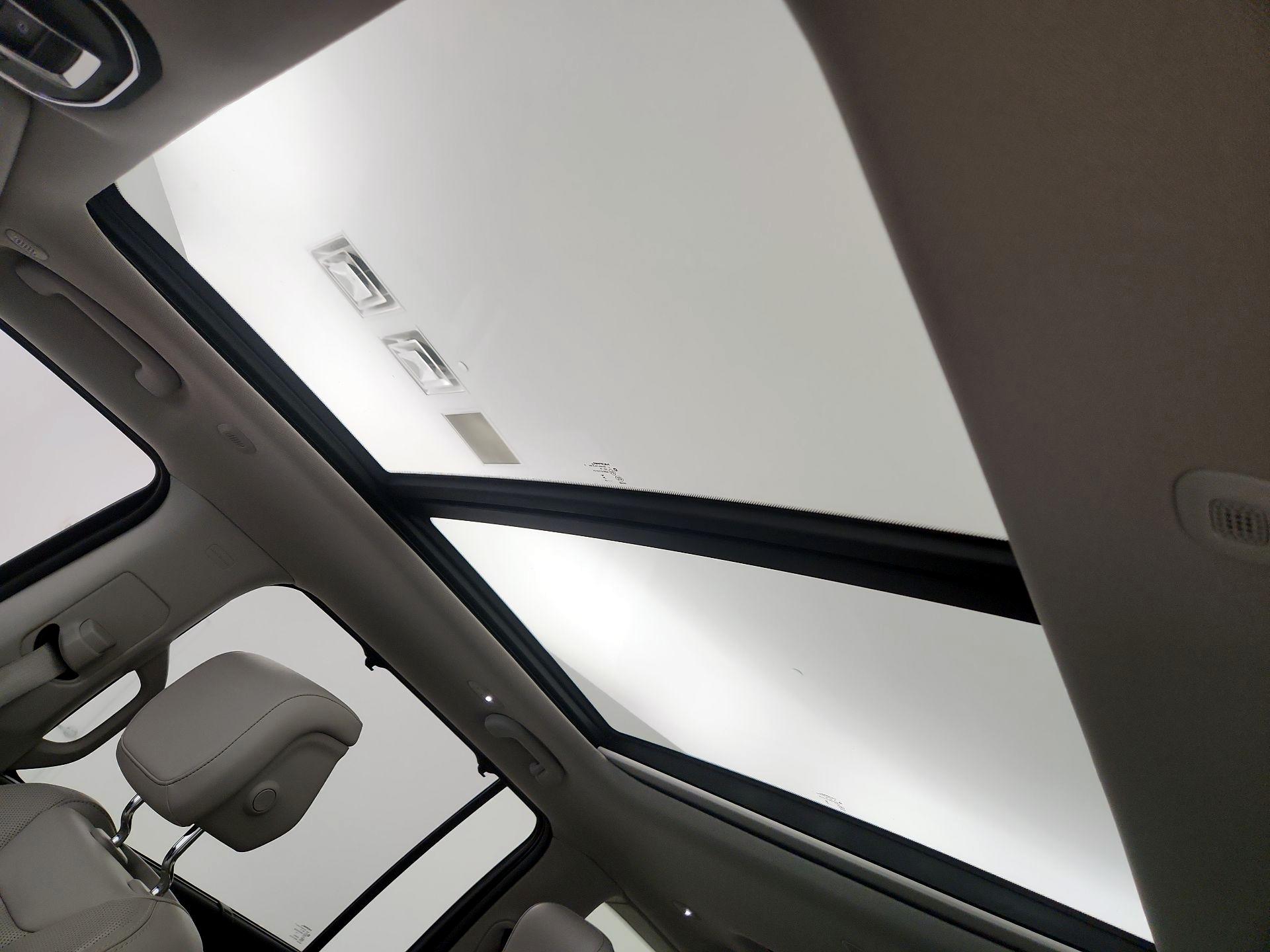 Thumbnail: 2023 Jeep Wagoneer - 20