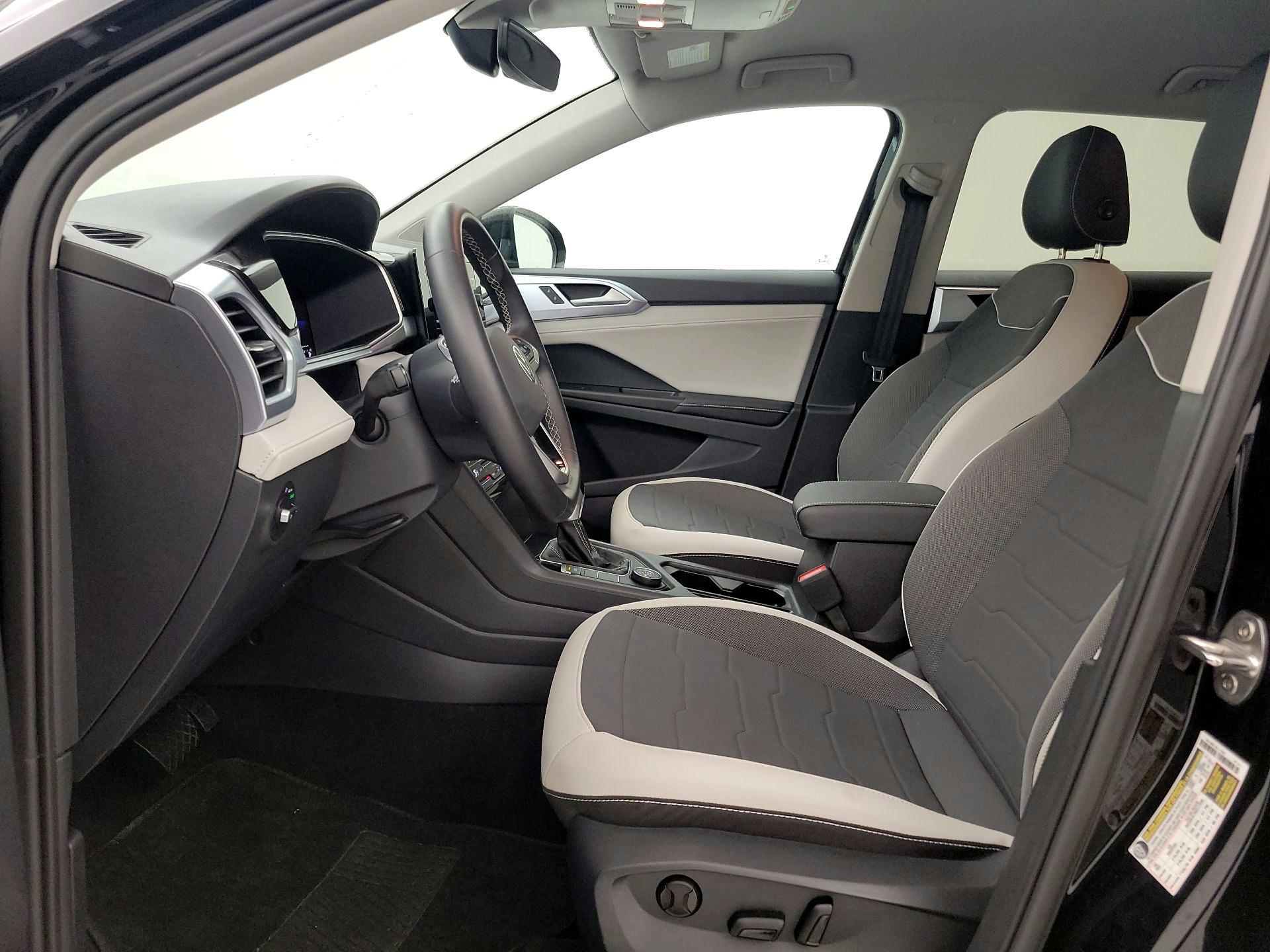 Thumbnail: 2025 Volkswagen Taos - 11