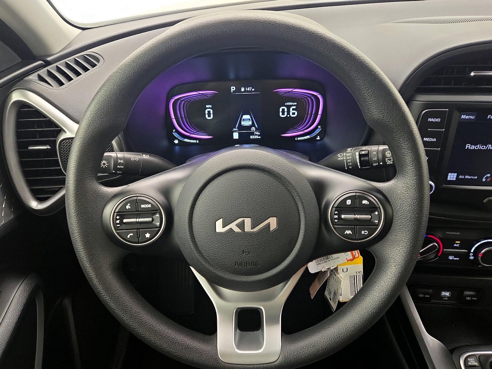 2024 Kia Soul LX - Photo 11