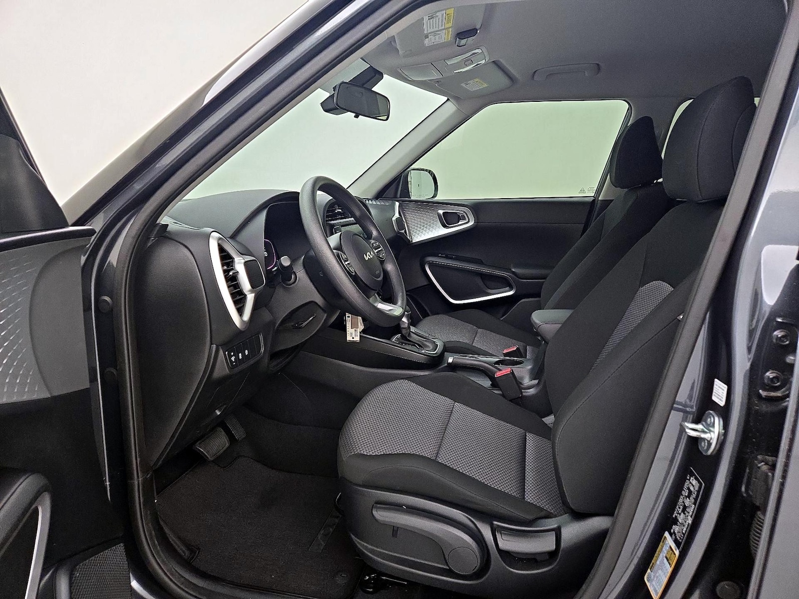 2024 Kia Soul LX - Photo 12