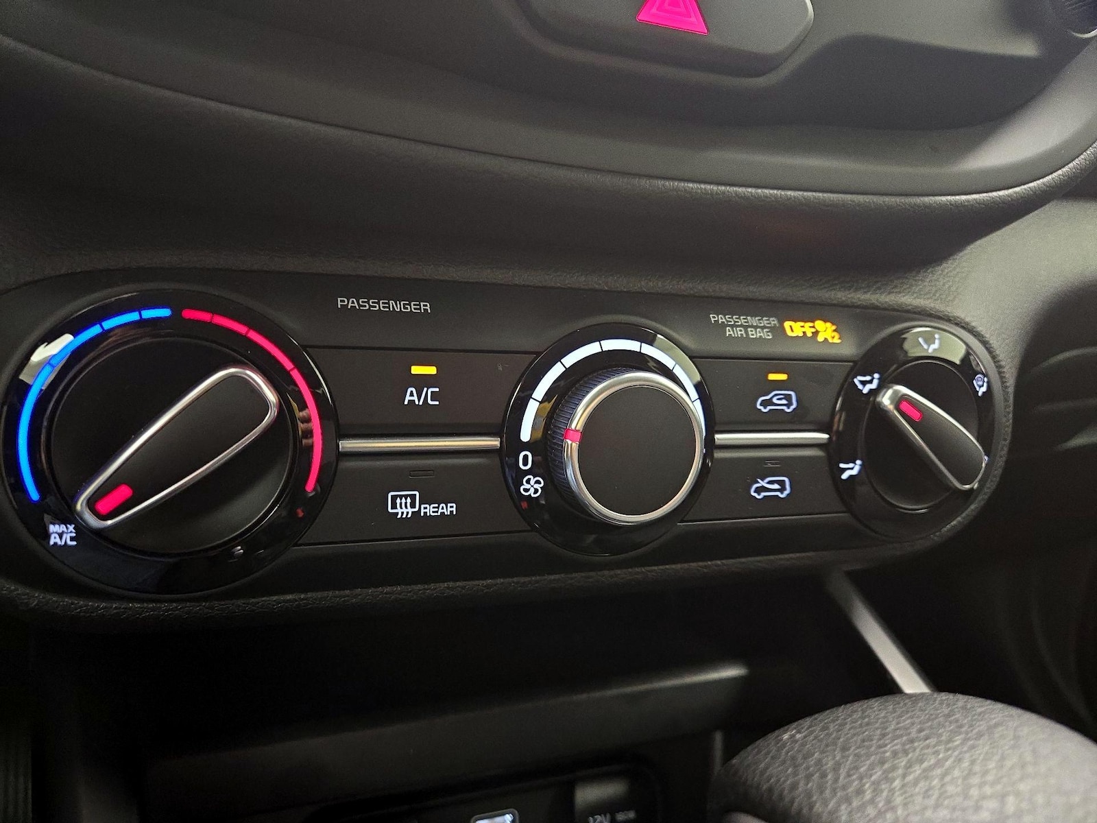2024 Kia Soul LX - Photo 17