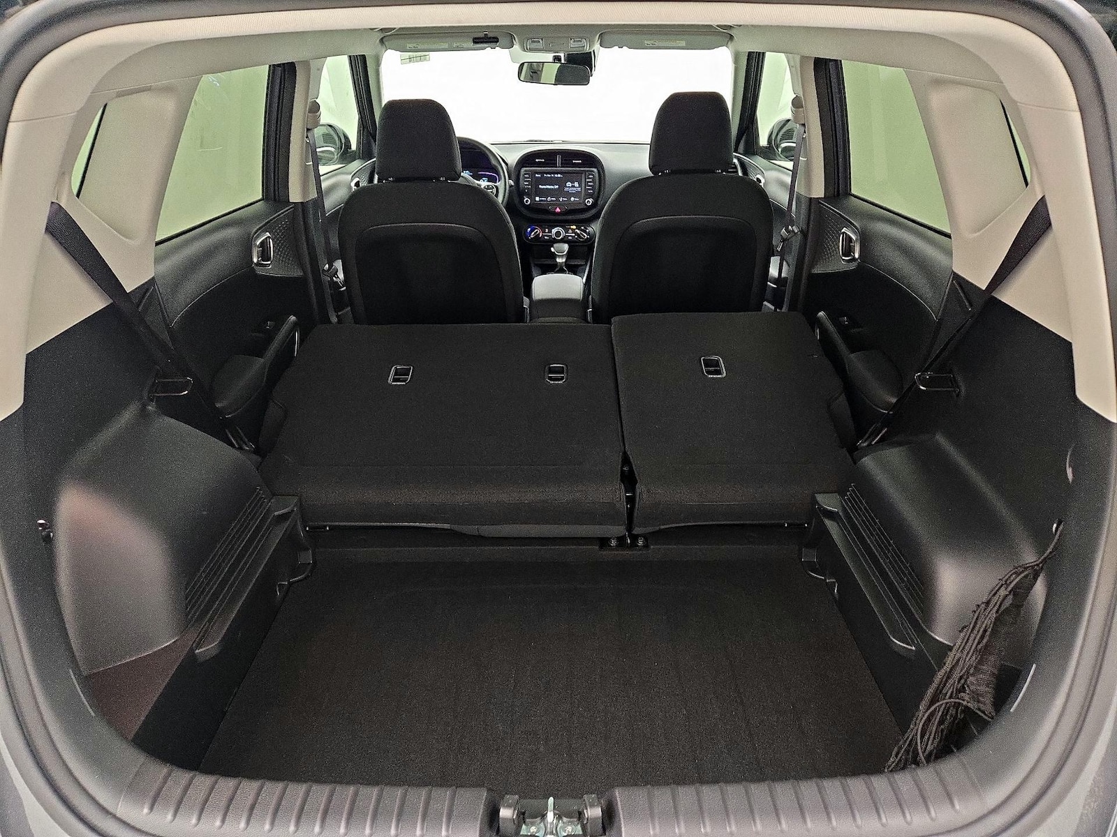2024 Kia Soul LX - Photo 22