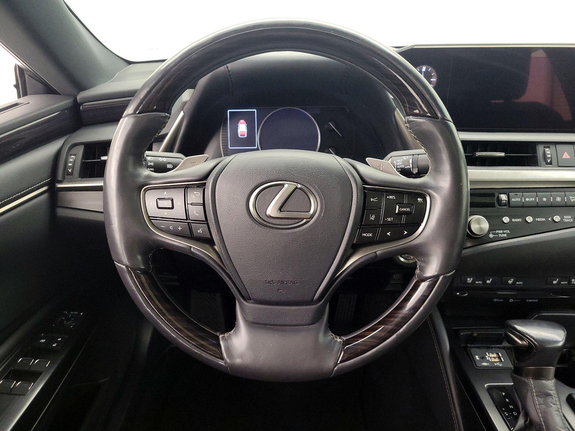 Thumbnail: 2021 Lexus ES - 10