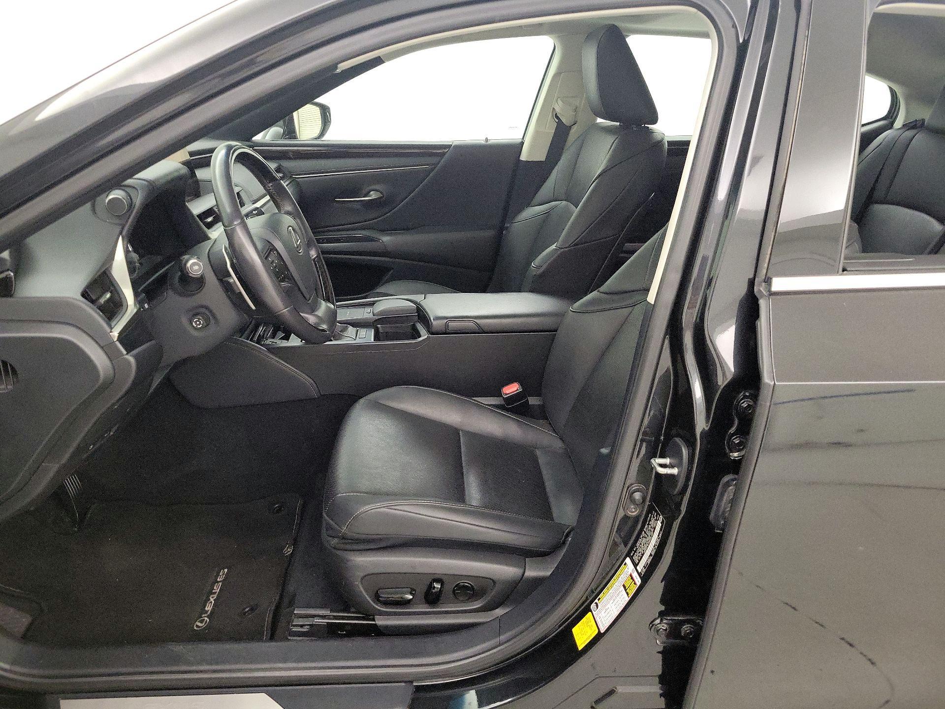 Thumbnail: 2021 Lexus ES - 11