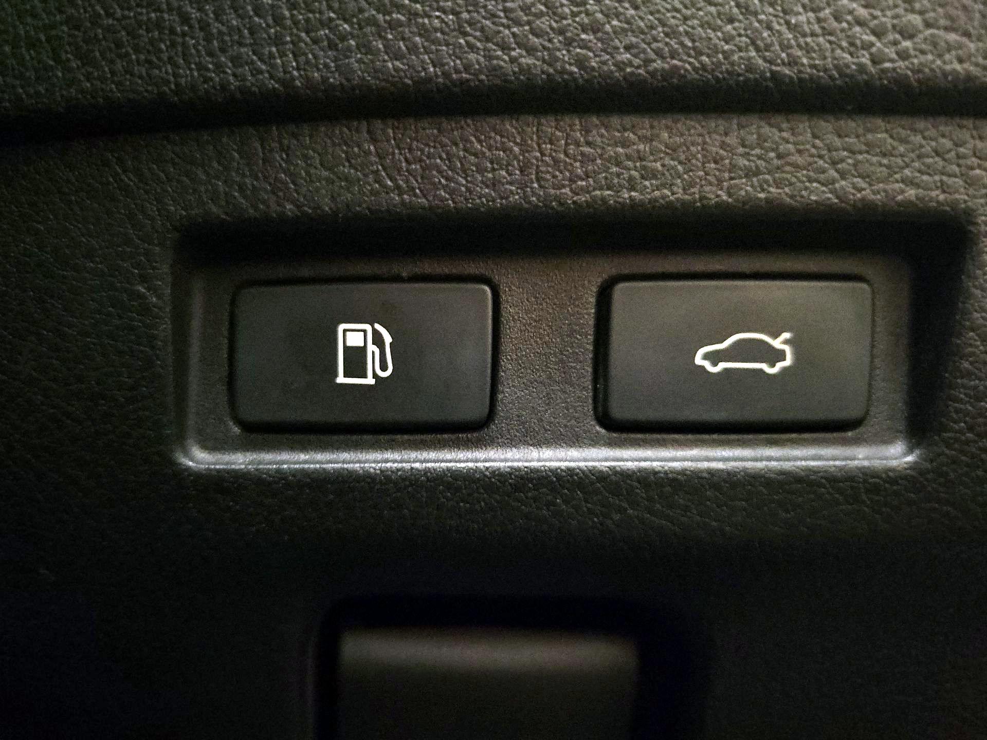 Thumbnail: 2021 Lexus ES - 13