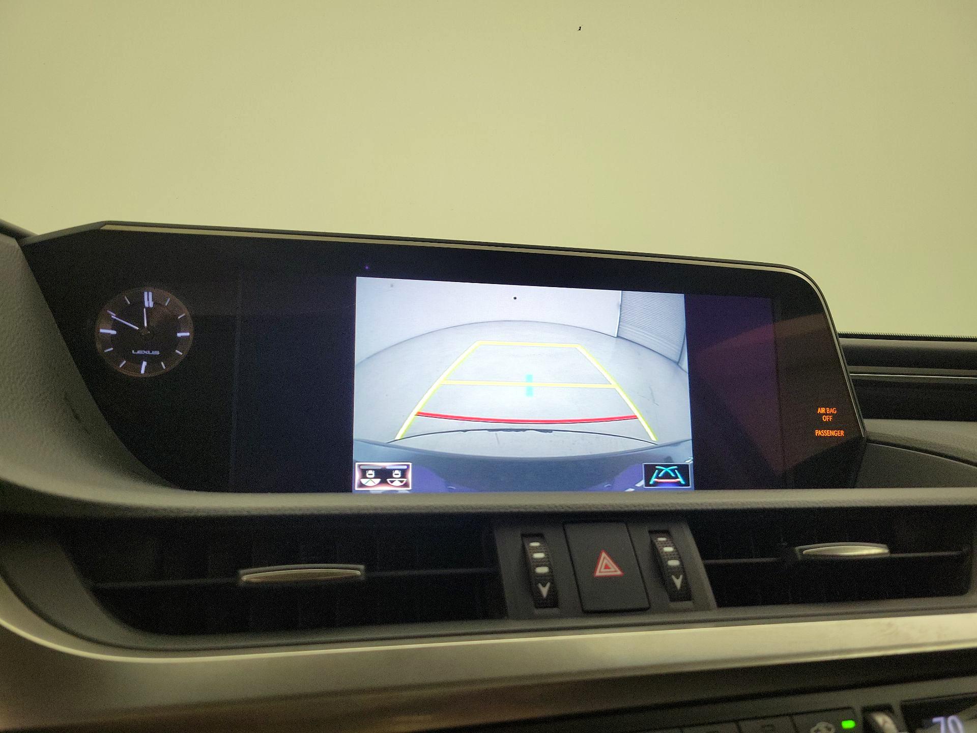 Thumbnail: 2021 Lexus ES - 14