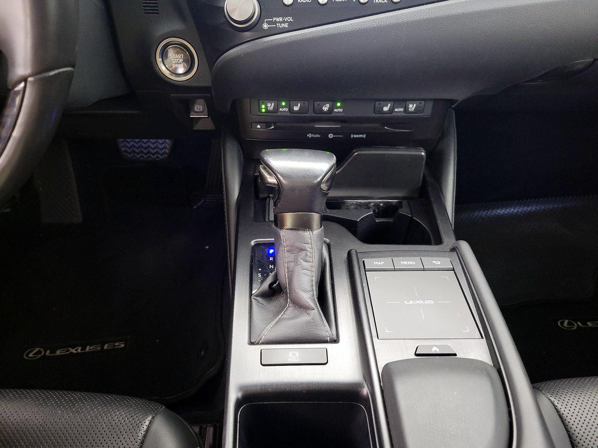 Thumbnail: 2021 Lexus ES - 17