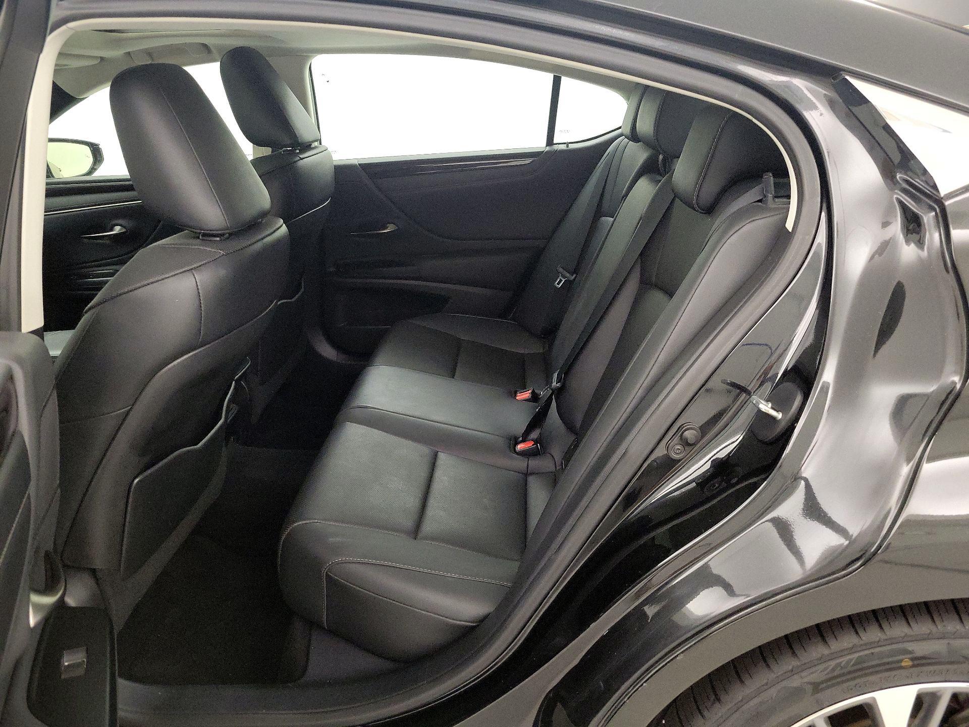 Thumbnail: 2021 Lexus ES - 20