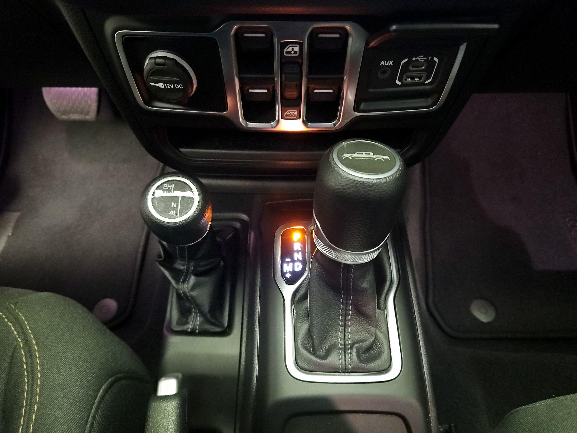 Thumbnail: 2025 Jeep Gladiator - 17