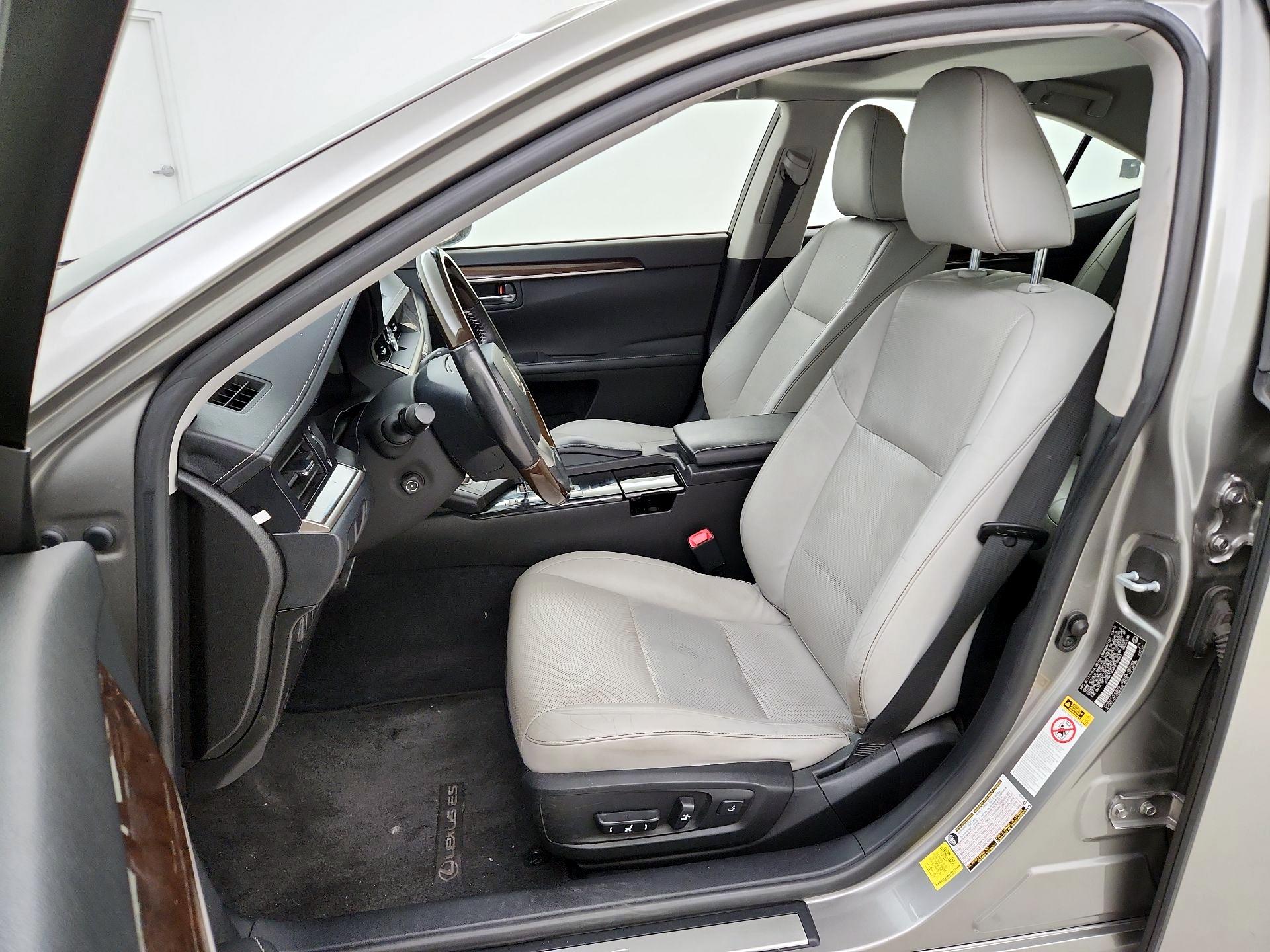 Thumbnail: 2015 Lexus ES - 11