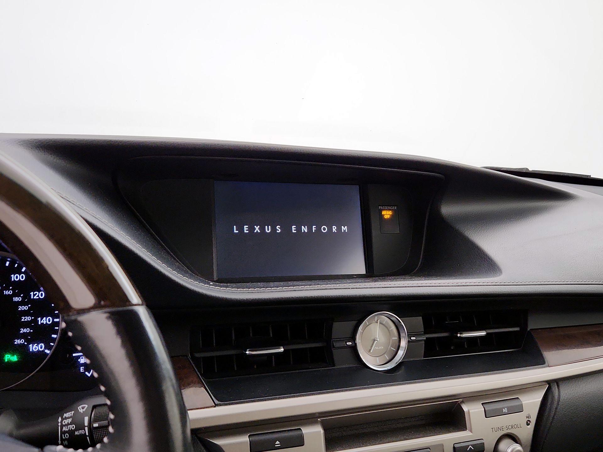 Thumbnail: 2015 Lexus ES - 13