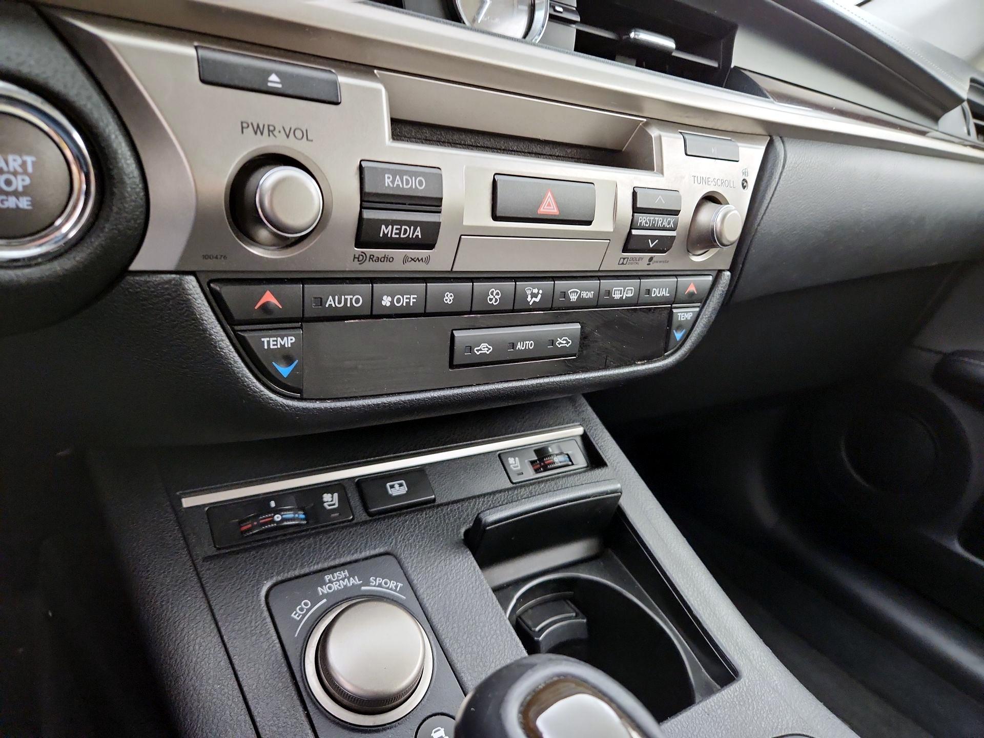 Thumbnail: 2015 Lexus ES - 14