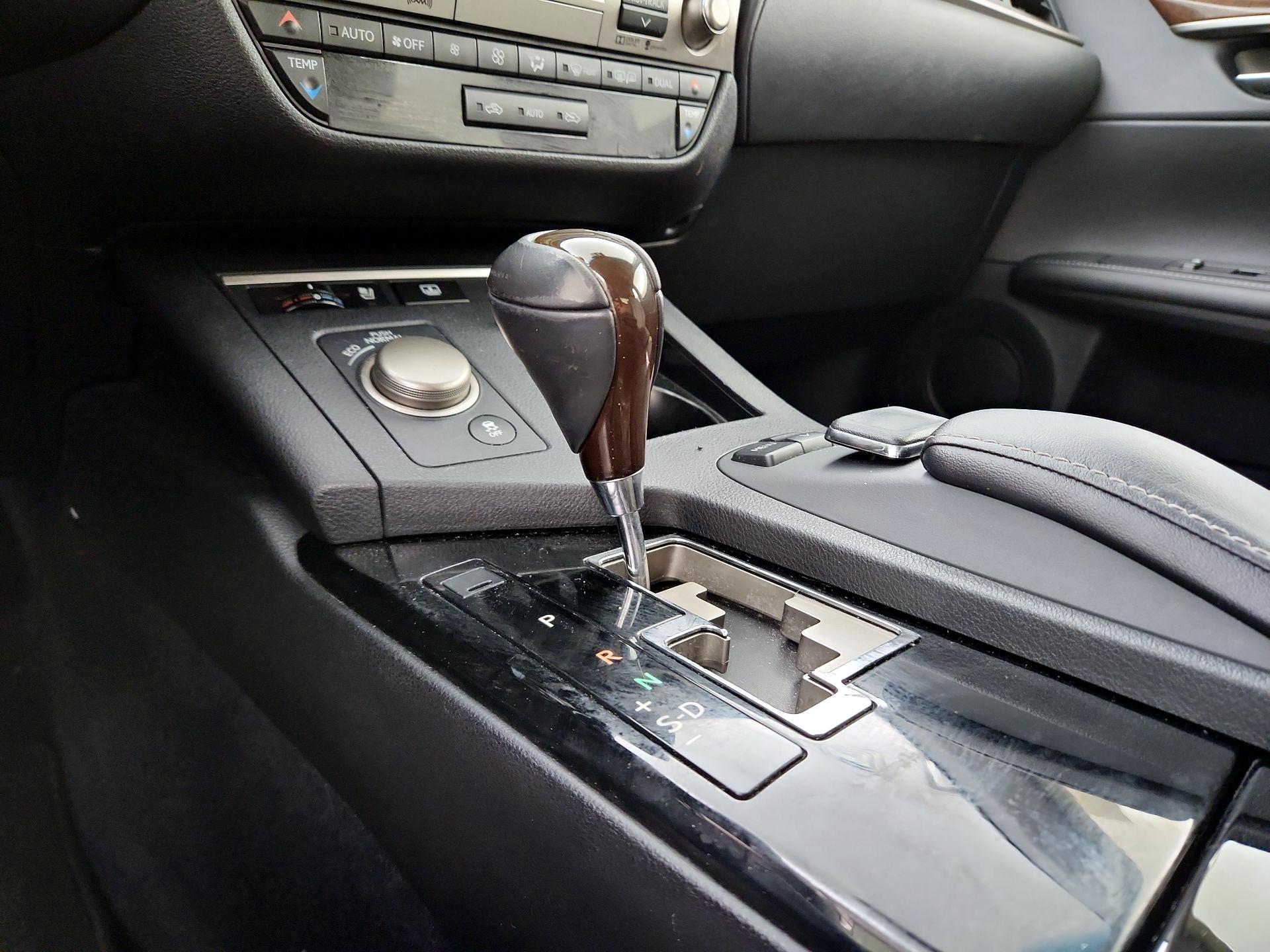 Thumbnail: 2015 Lexus ES - 15