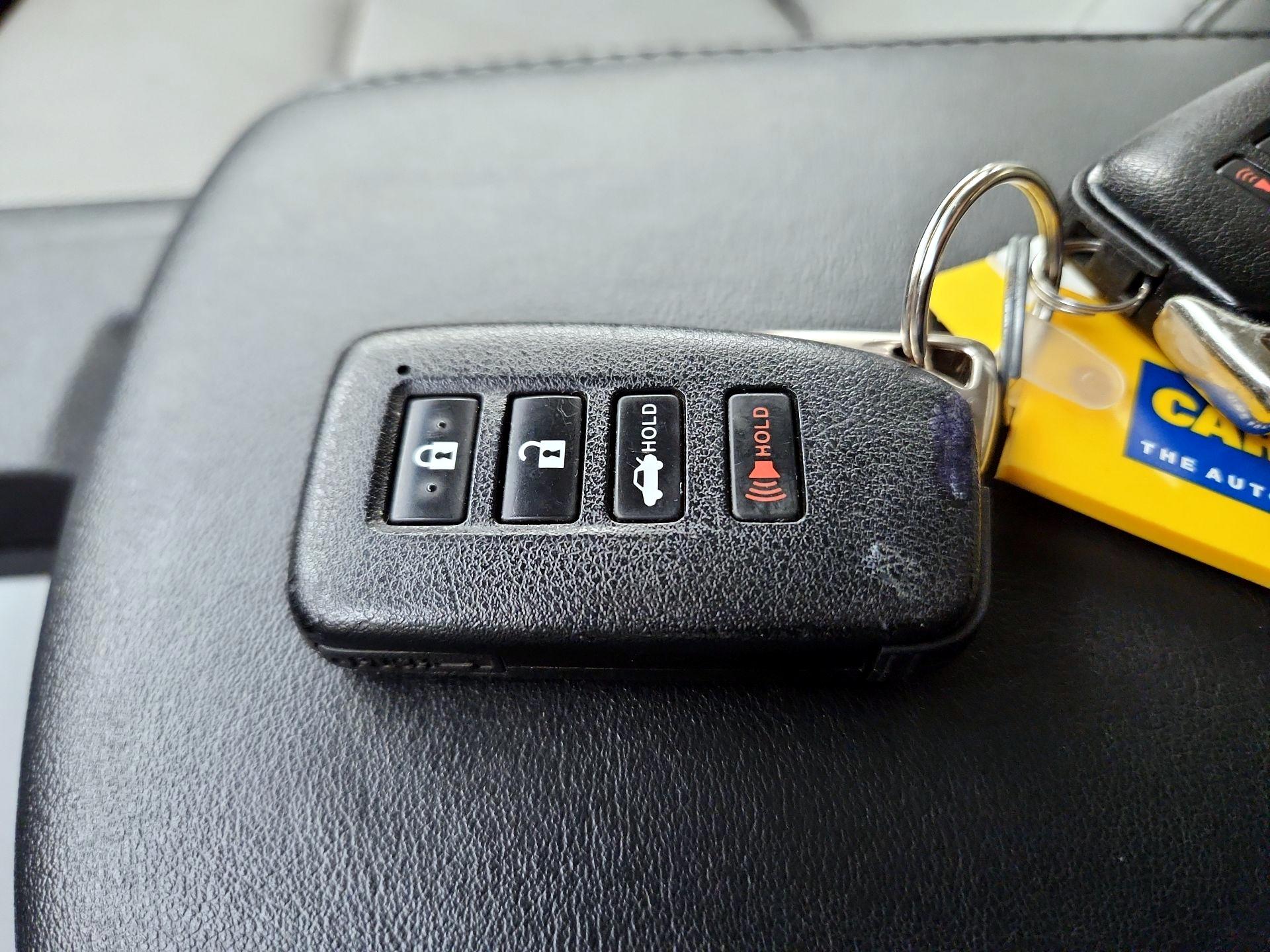 Thumbnail: 2015 Lexus ES - 18