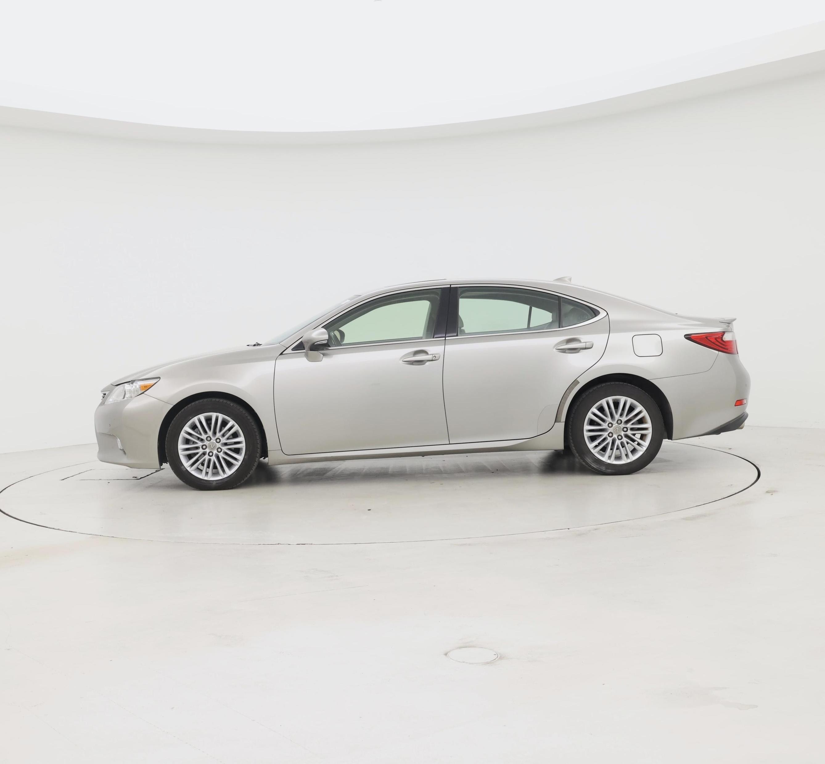 Thumbnail: 2015 Lexus ES - 3