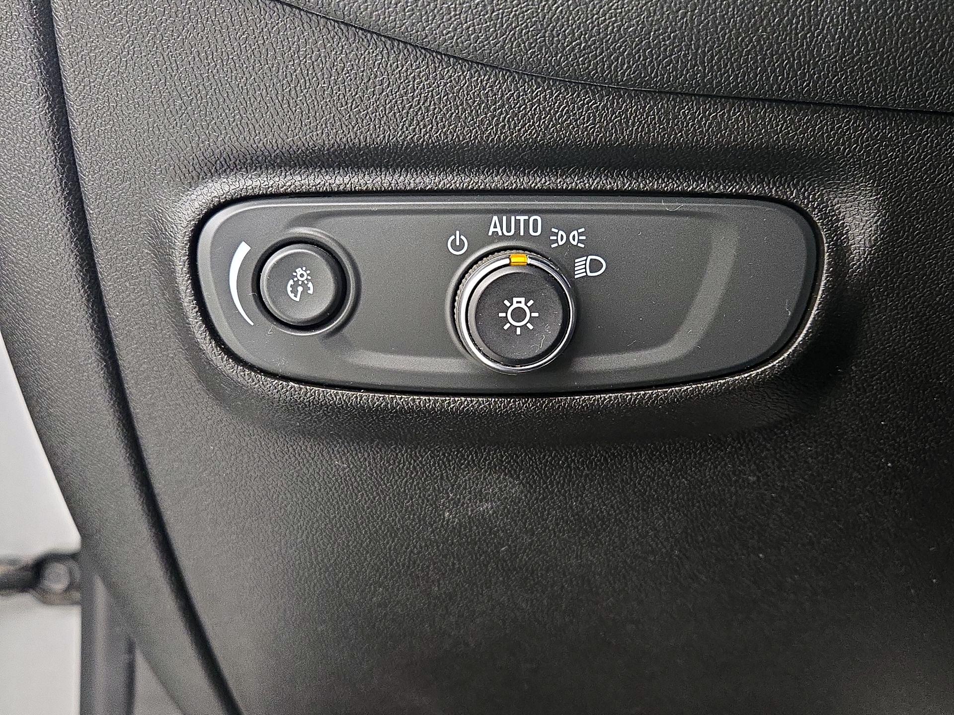 Thumbnail: 2020 Chevrolet Equinox - 13