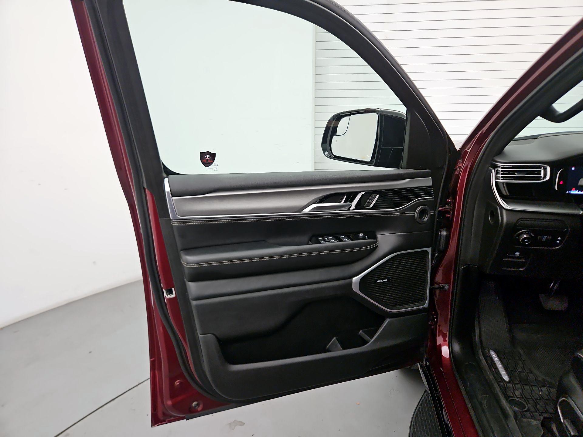 Thumbnail: 2024 Jeep Wagoneer - 12