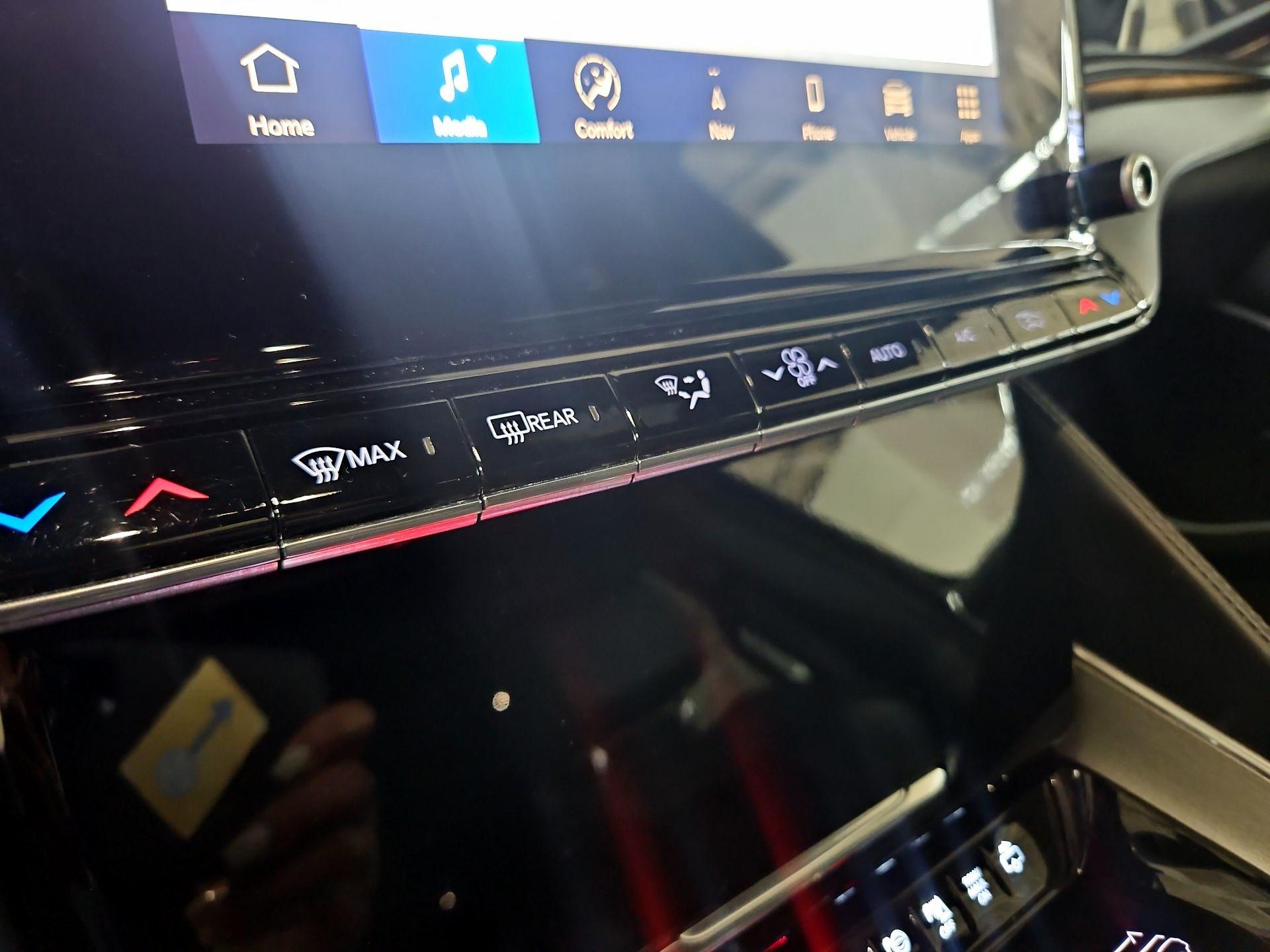 Thumbnail: 2024 Jeep Wagoneer - 15