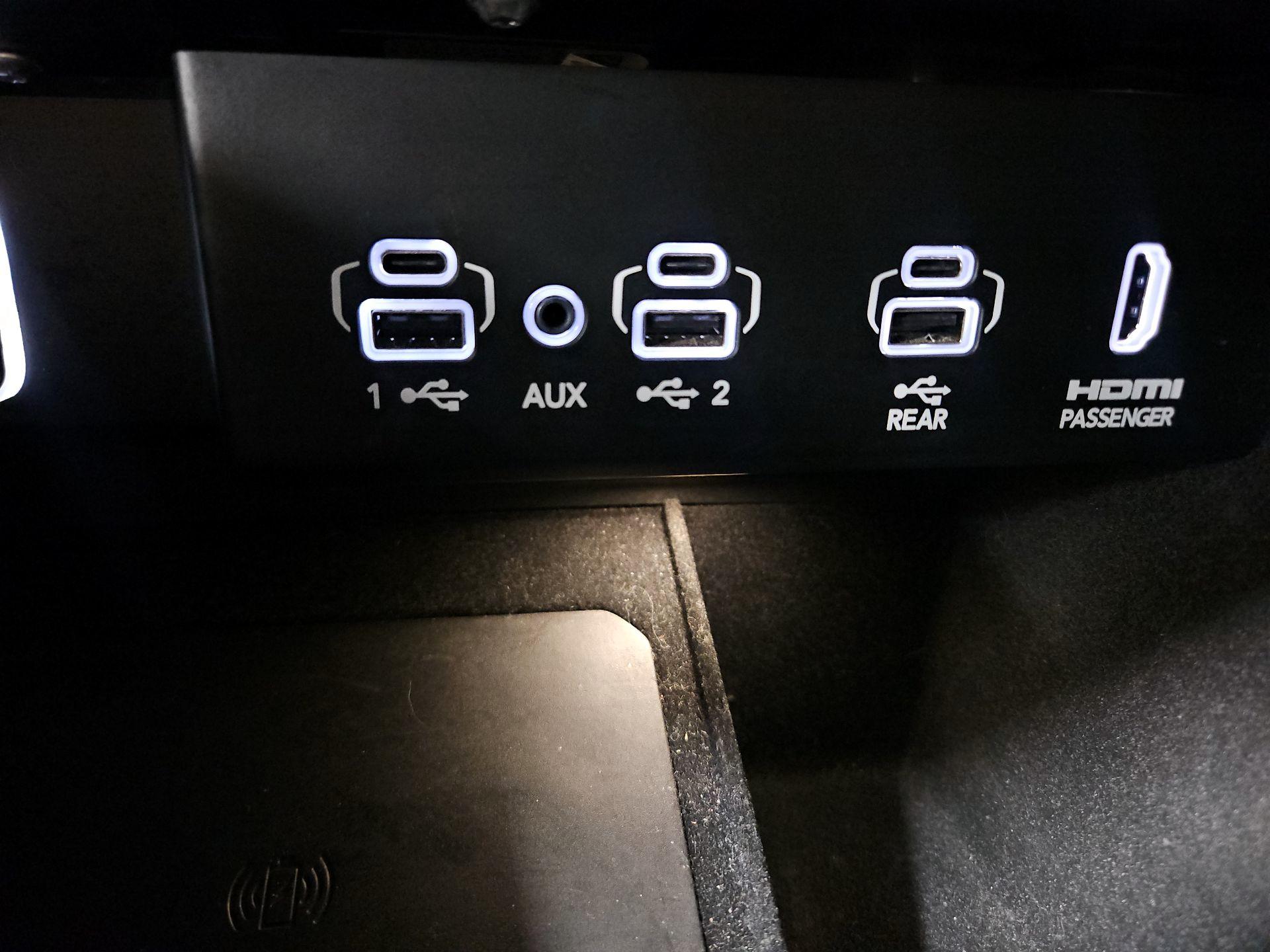 Thumbnail: 2024 Jeep Wagoneer - 17