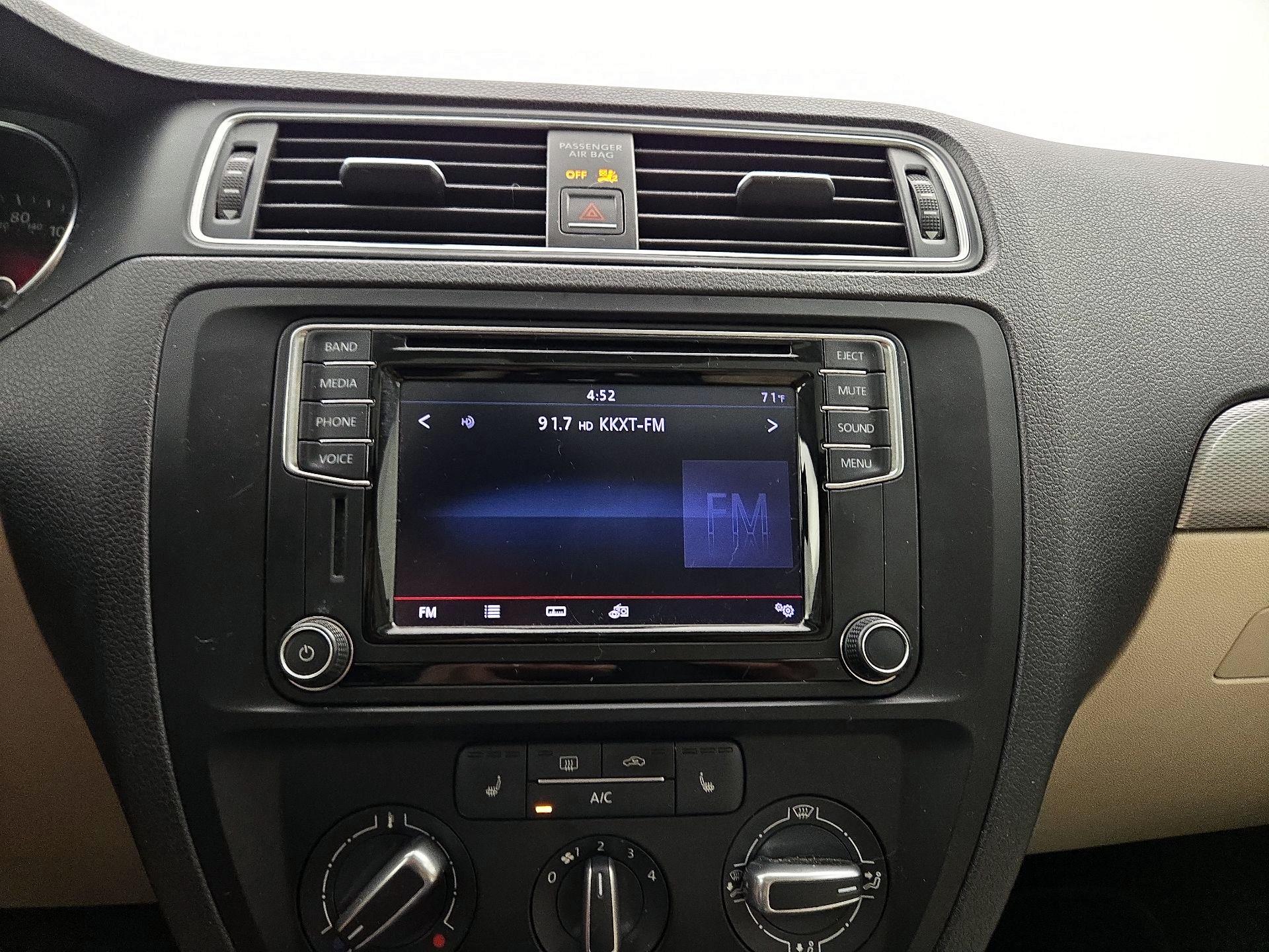 Thumbnail: 2017 Volkswagen Jetta - 15