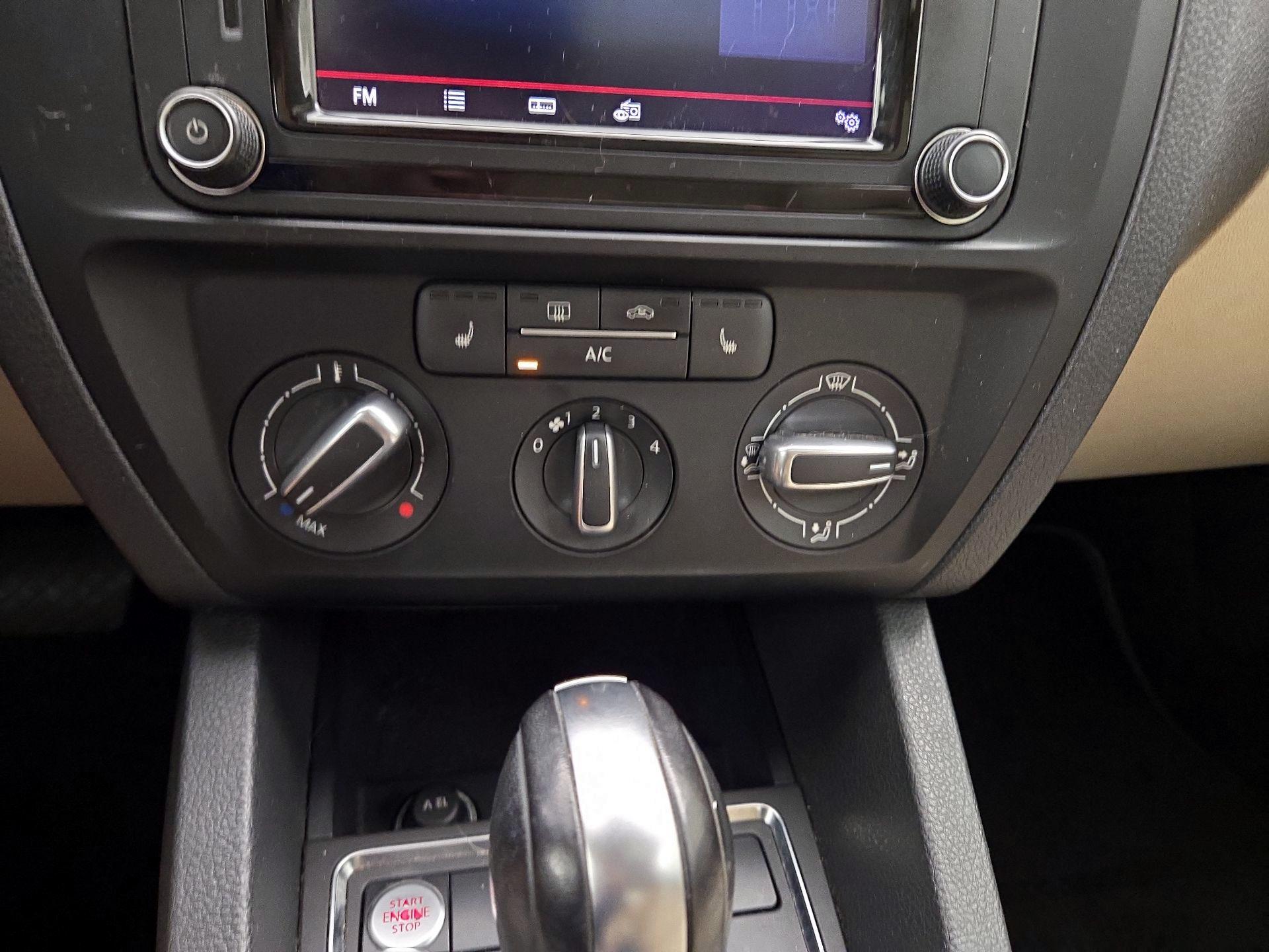 Thumbnail: 2017 Volkswagen Jetta - 16