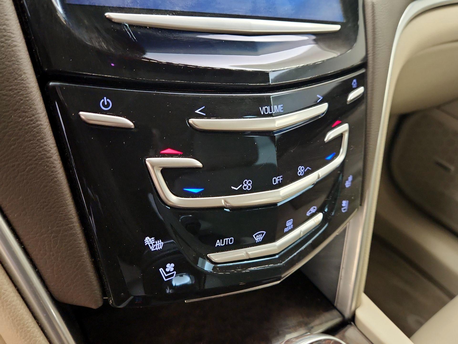 Thumbnail: 2015 Cadillac XTS - 17