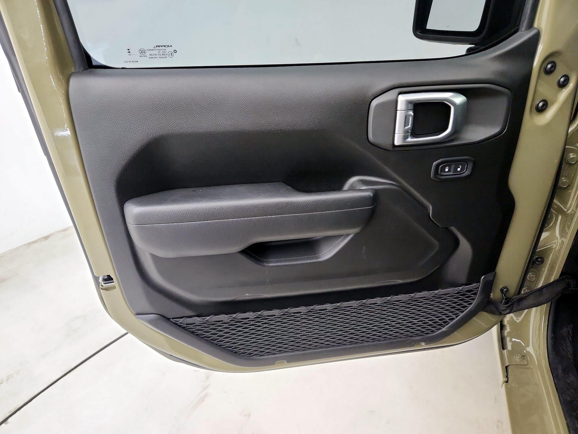 Thumbnail: 2025 Jeep Gladiator - 12