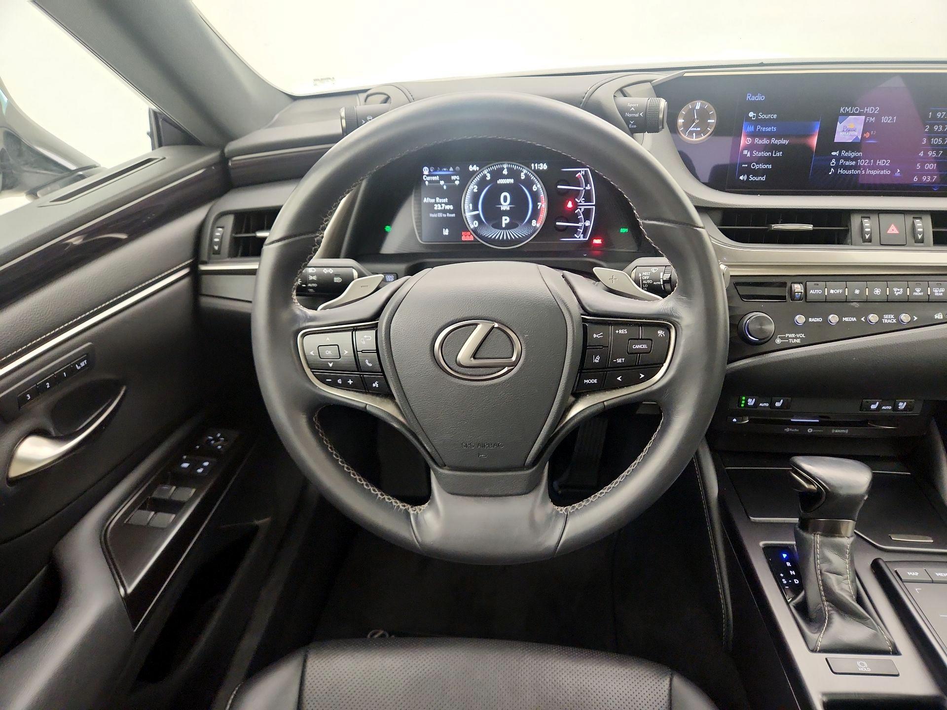 Thumbnail: 2019 Lexus ES - 10