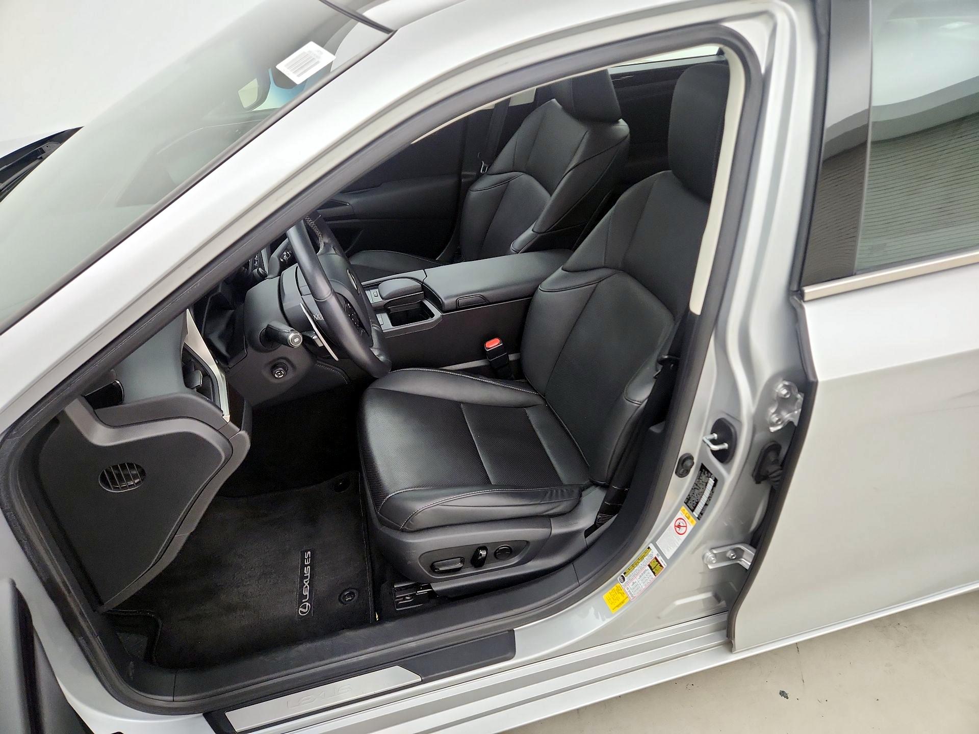 Thumbnail: 2019 Lexus ES - 11