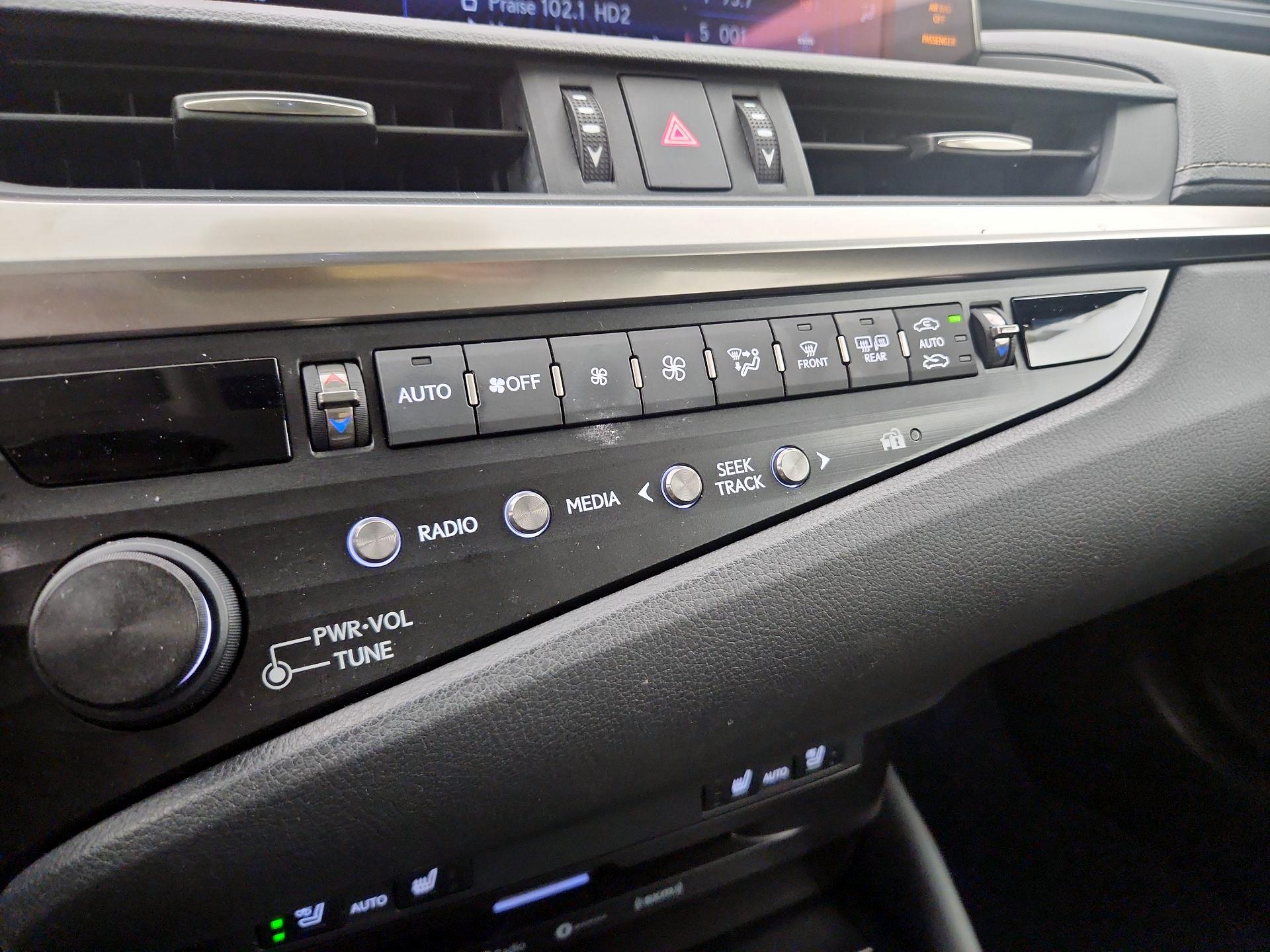 Thumbnail: 2019 Lexus ES - 16