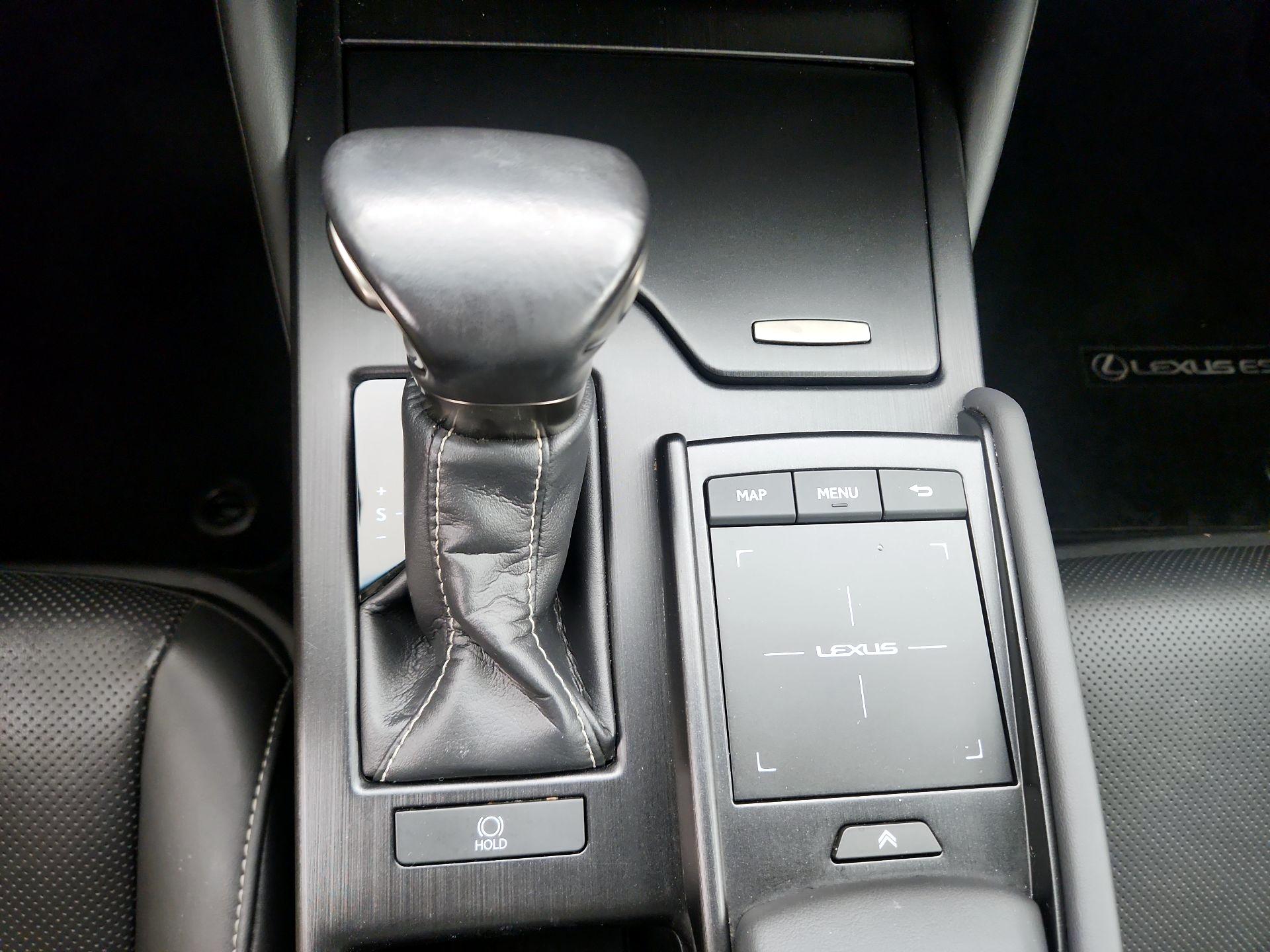 Thumbnail: 2019 Lexus ES - 17