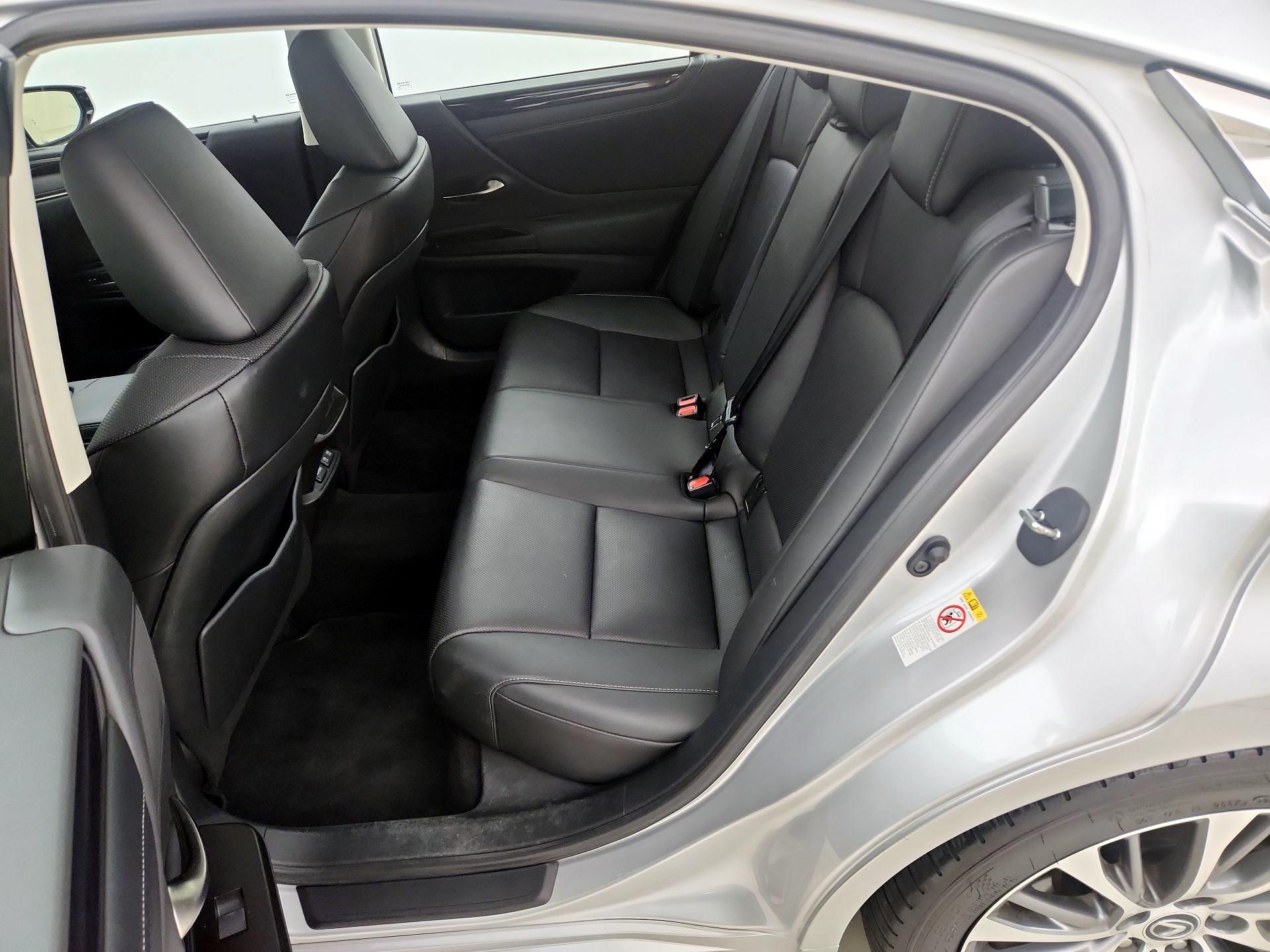 Thumbnail: 2019 Lexus ES - 20