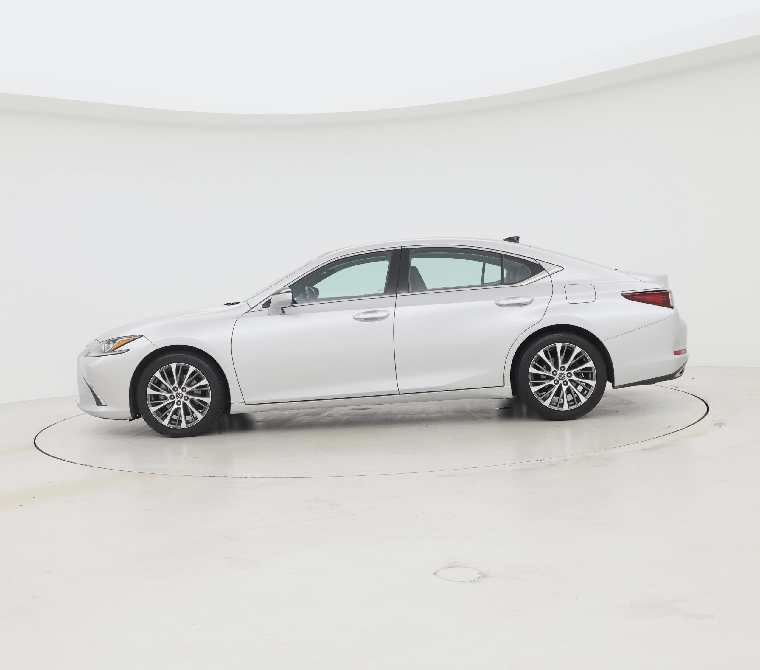 Thumbnail: 2019 Lexus ES - 3