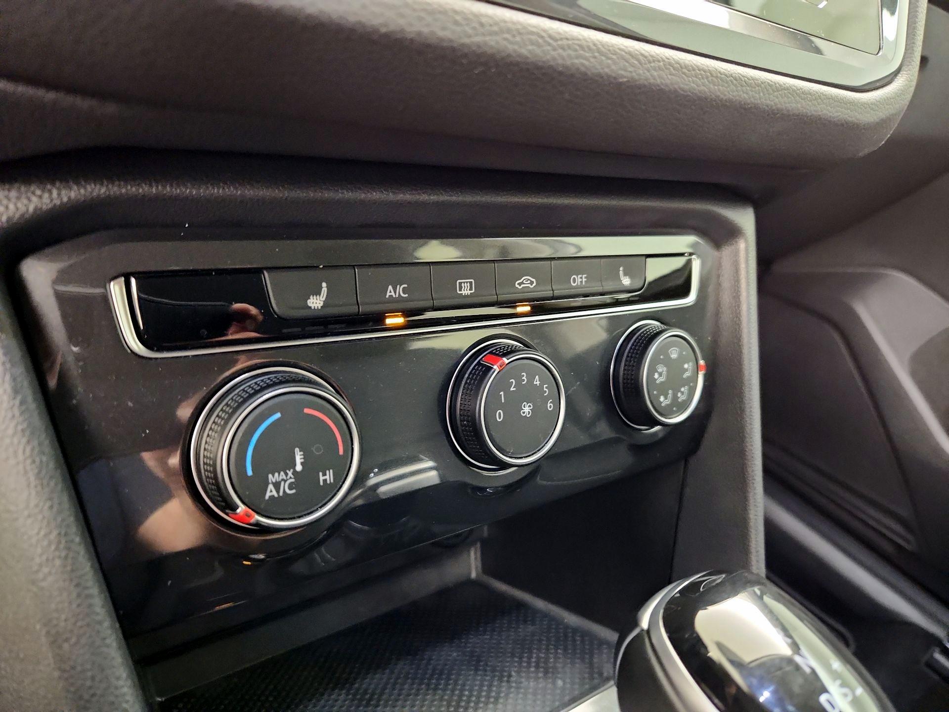 Thumbnail: 2023 Volkswagen Tiguan - 16