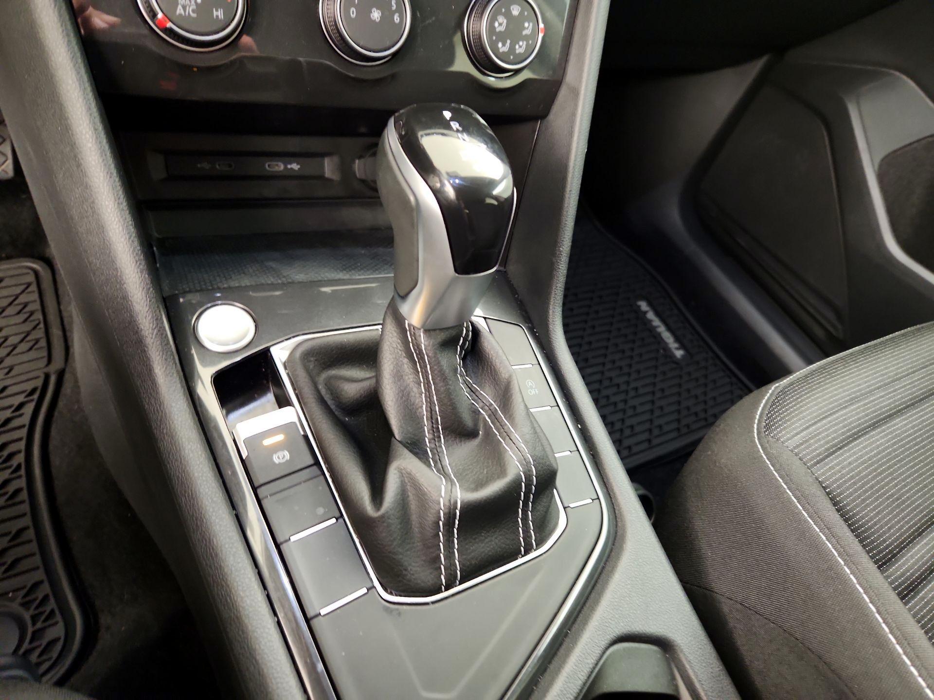 Thumbnail: 2023 Volkswagen Tiguan - 17