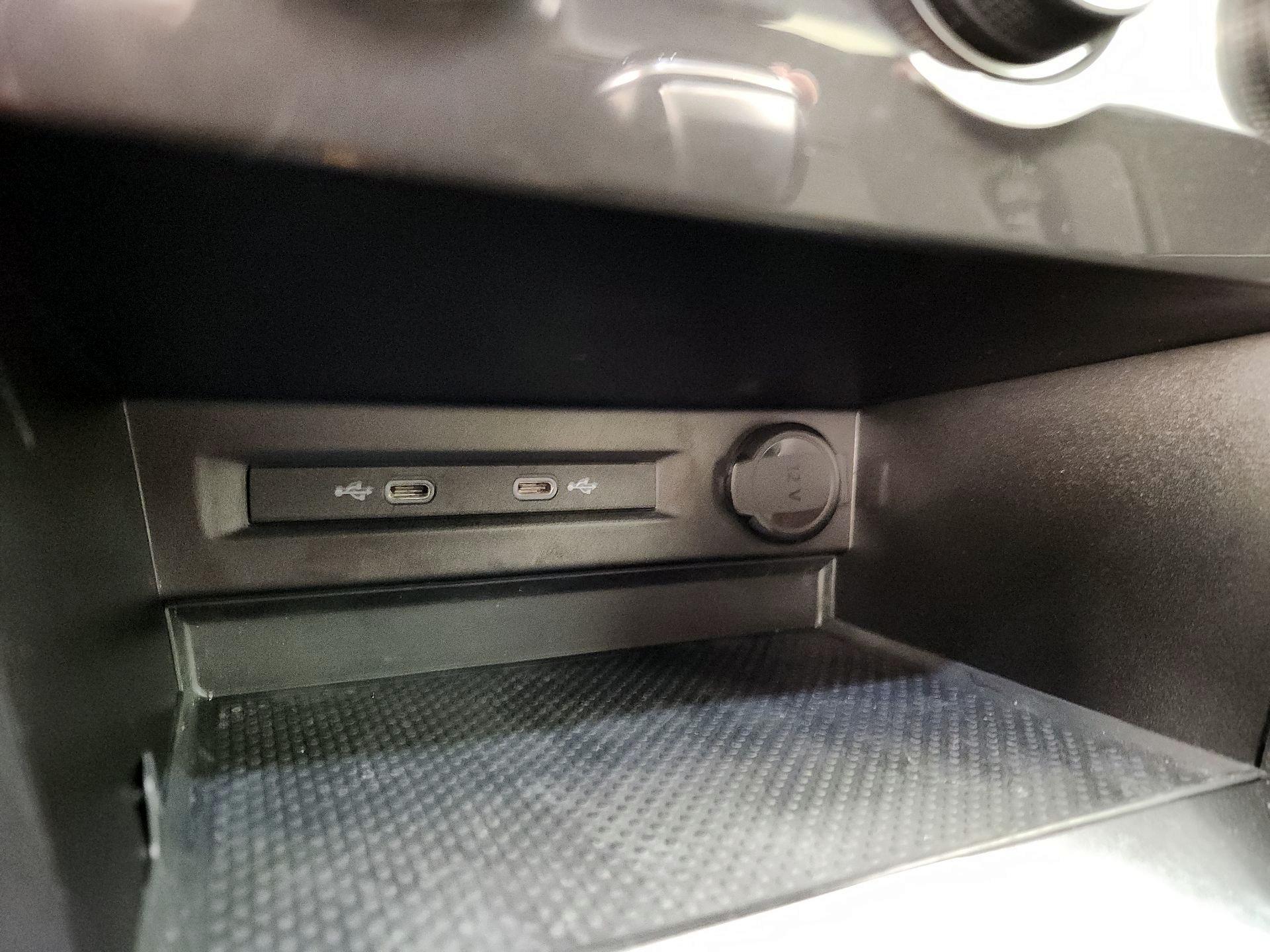 Thumbnail: 2023 Volkswagen Tiguan - 18